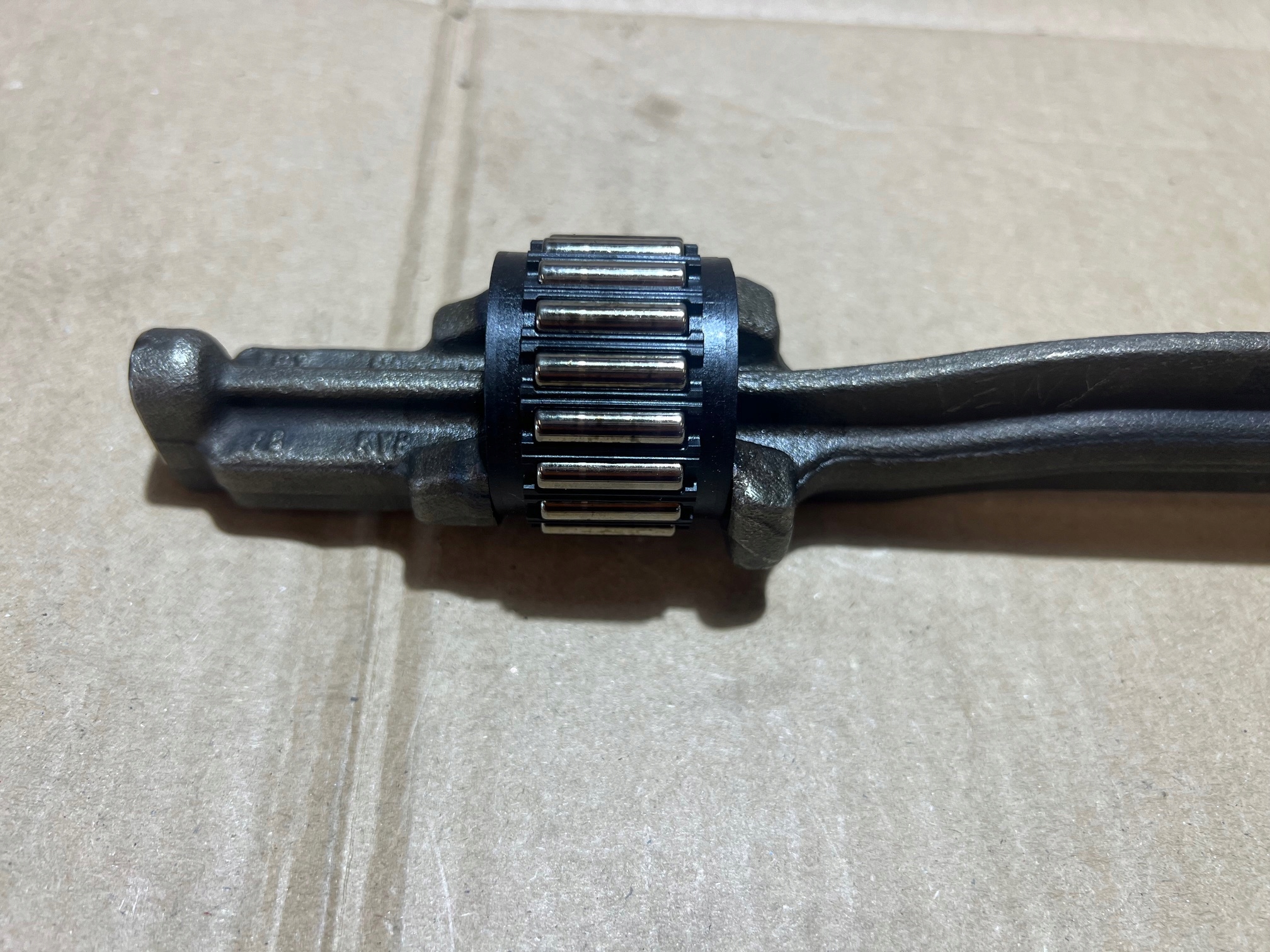 AUDI A4 B9 2.0 TDI DETA cam BALANSOWY 03N103303B