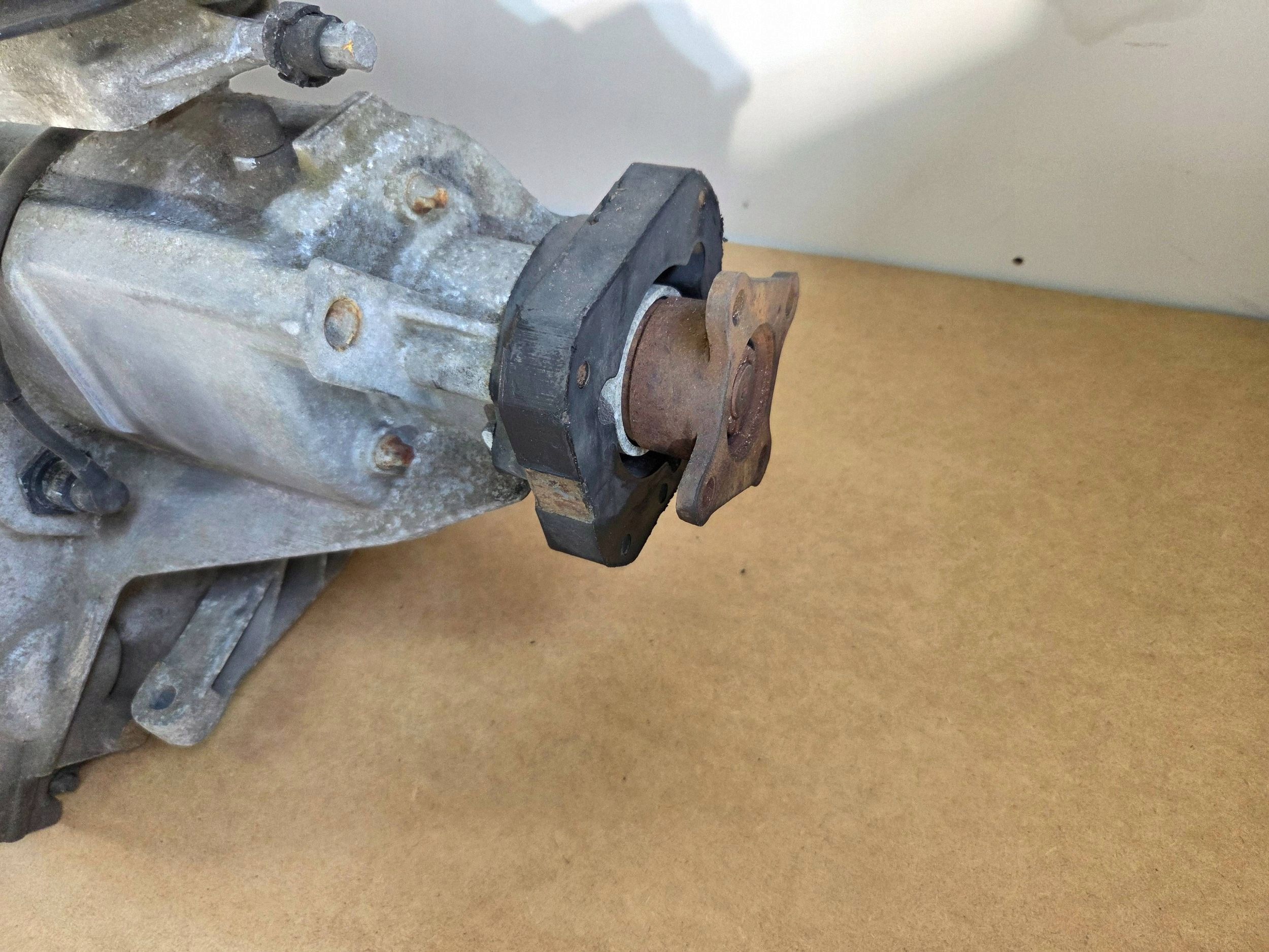 BMW 5 E34 2,5 IX manuale cambio 5 ingranaggi 1053401096