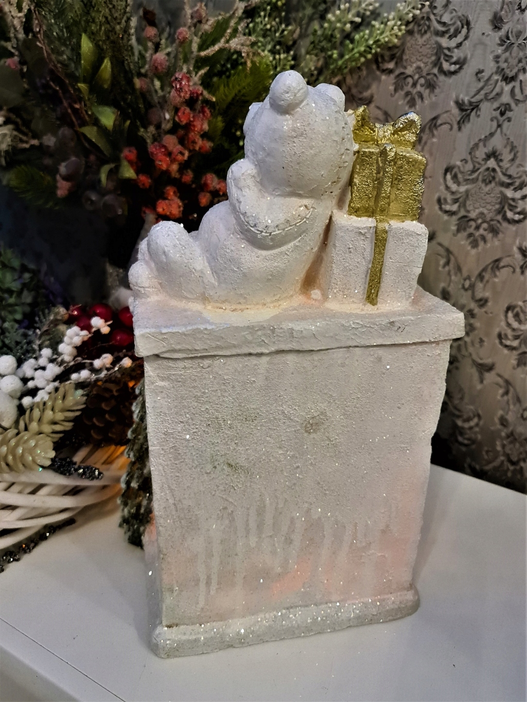 FIGURA ŚWIĄTECZNA KOMINEK Z NIEDŹWIADKIEM - led Wysokość produktu 37 cm