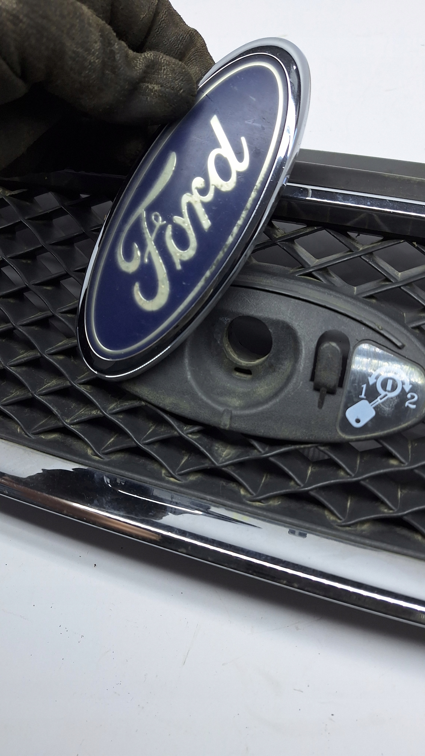 GRILL FORD C-MAX I 3M51-R8138 Producent części Ford OE