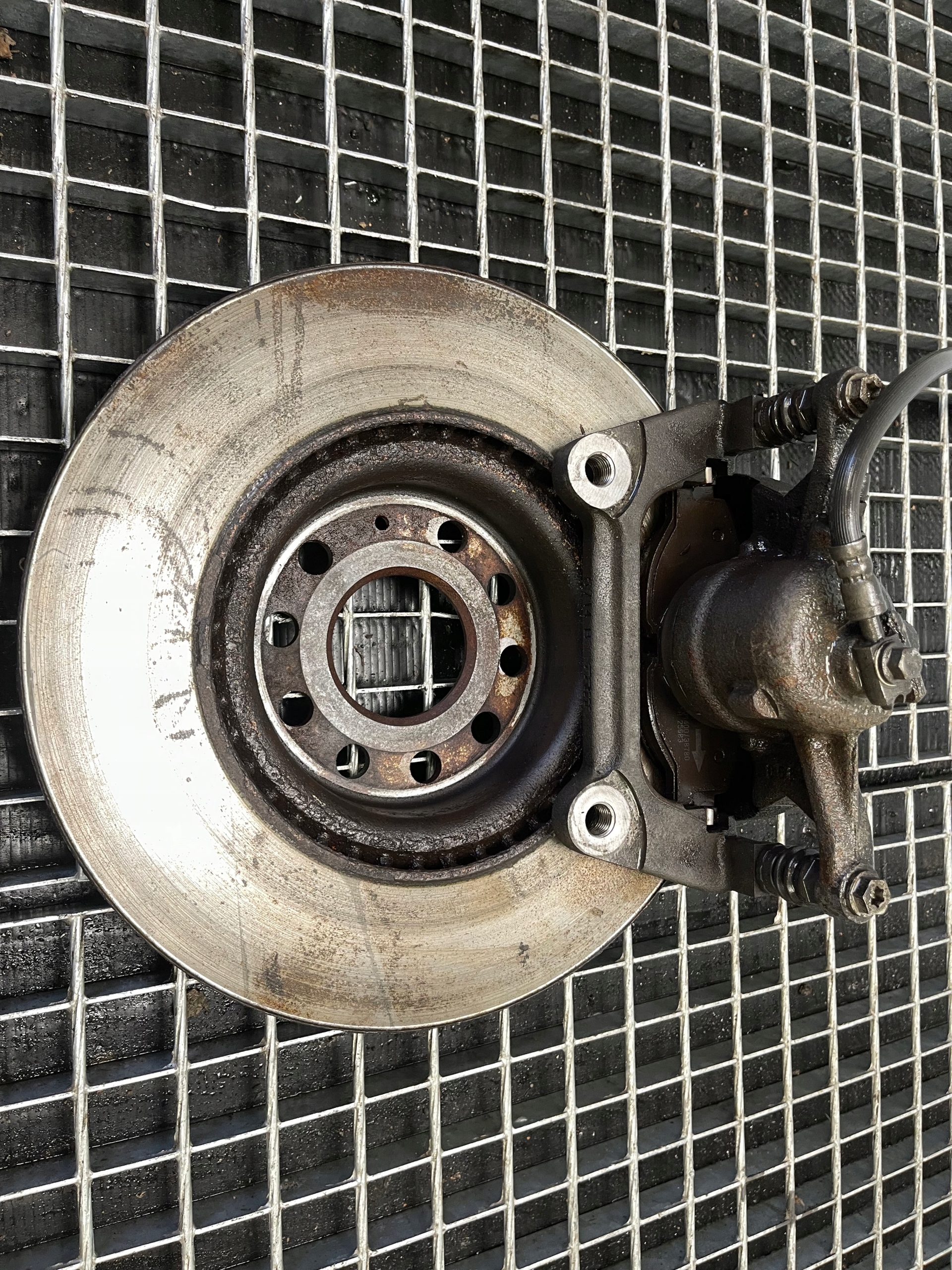 caliper left front + disc 310MM VOLKSWAGEN TOURAN III 5TA 1.6 TDI