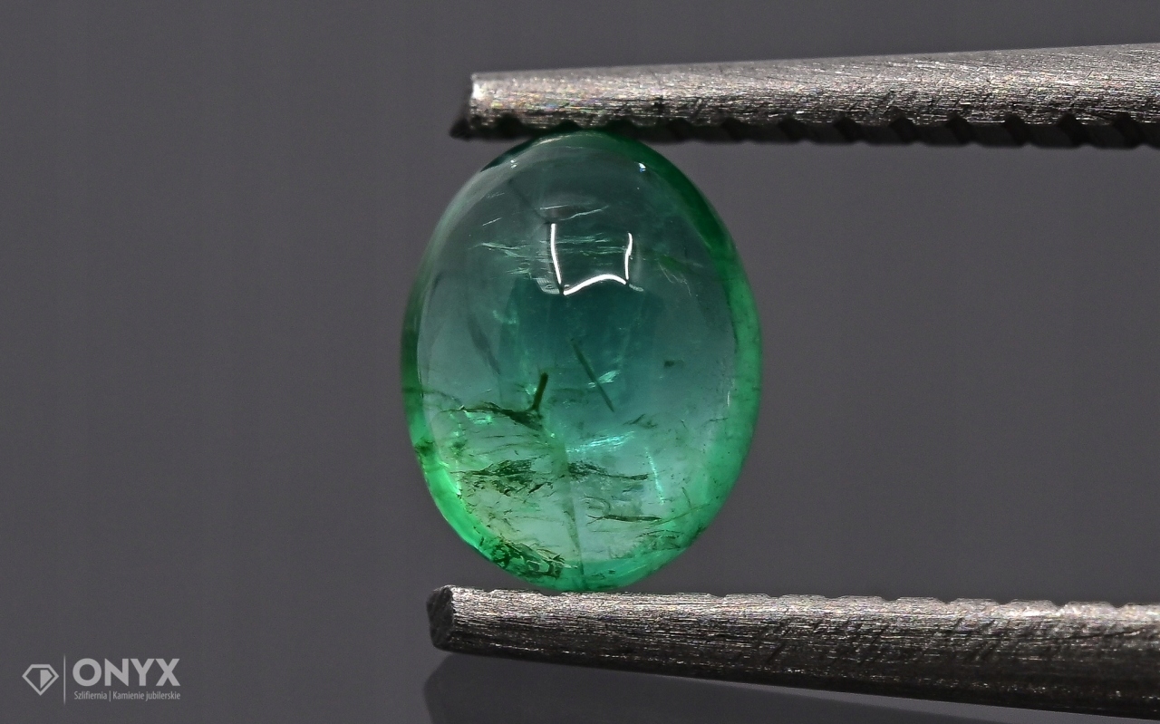 Smaragd kabošon ovál 5x4 mm