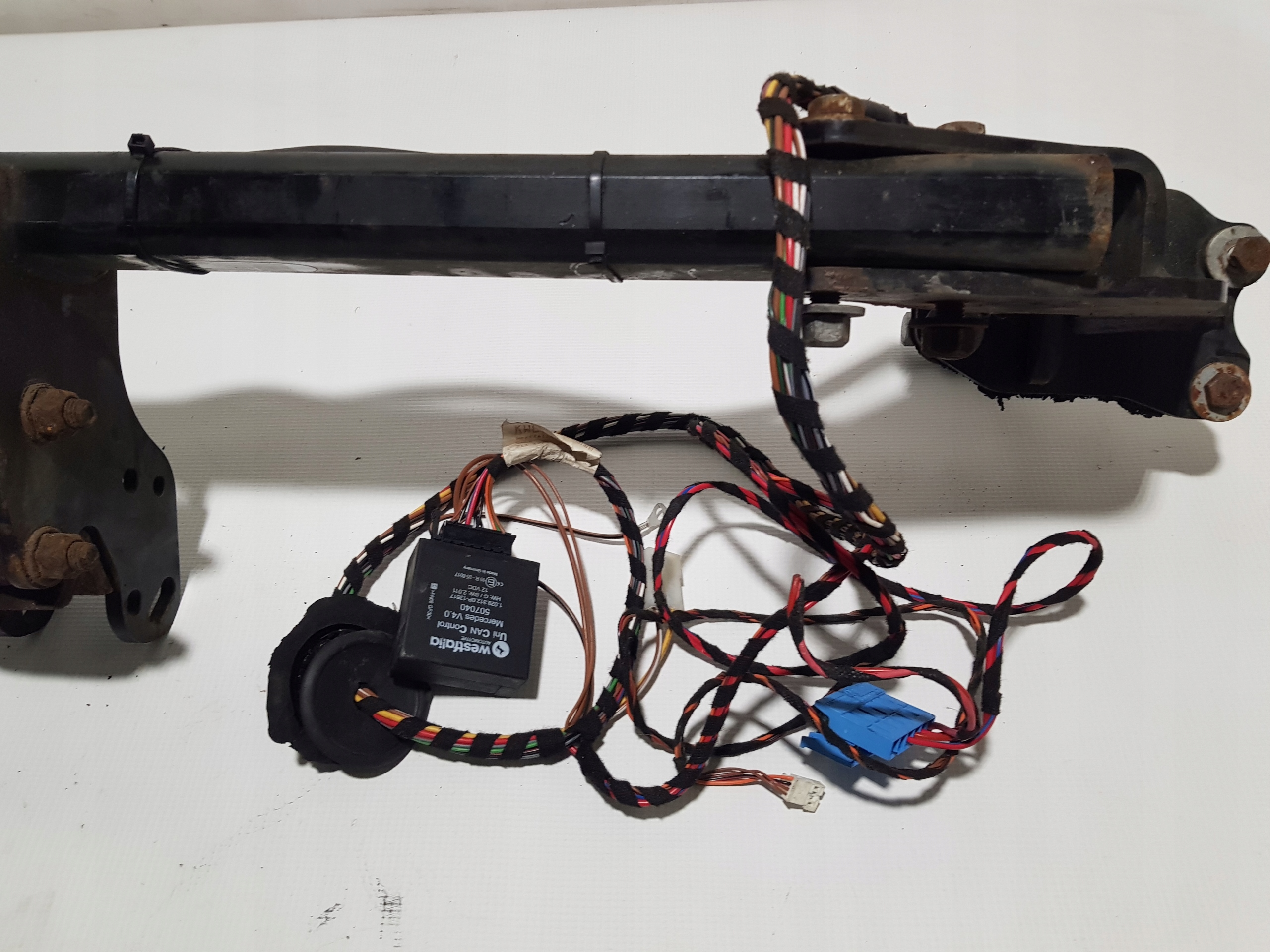 tow MERCEDES W205 sedan WESTFALIA module