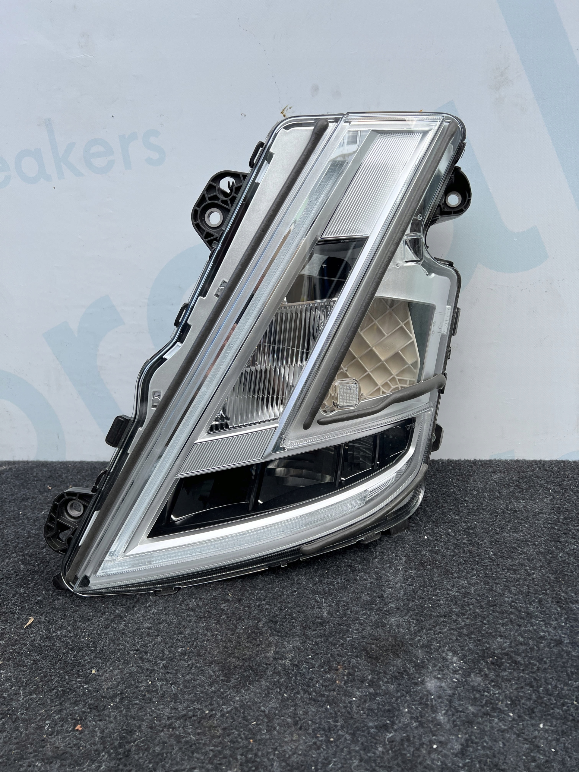 VOLVO FH 2020- LAMPA PRZEDNIA LEWA 23752680 LED