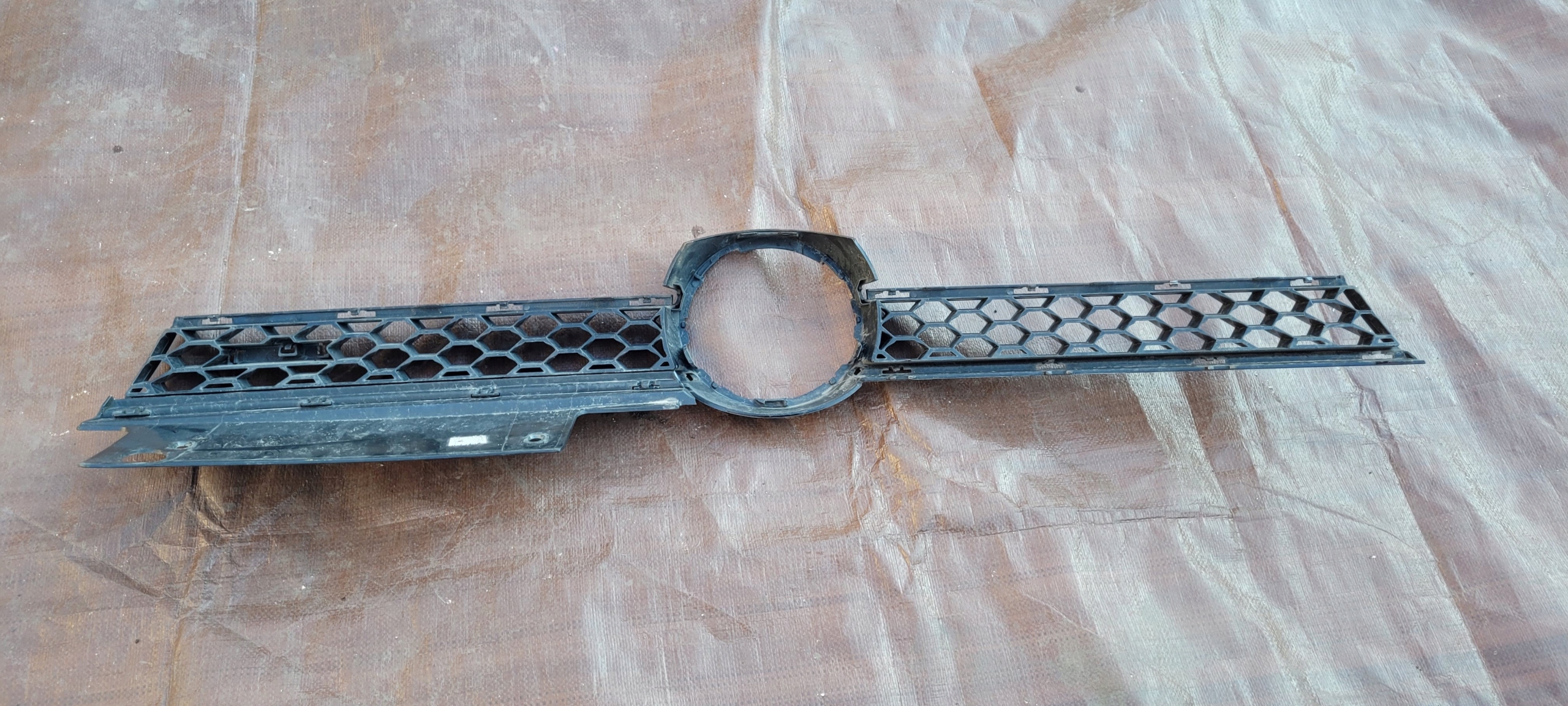 решетка радиатора бампера vw GOLF VI GTI // 3439