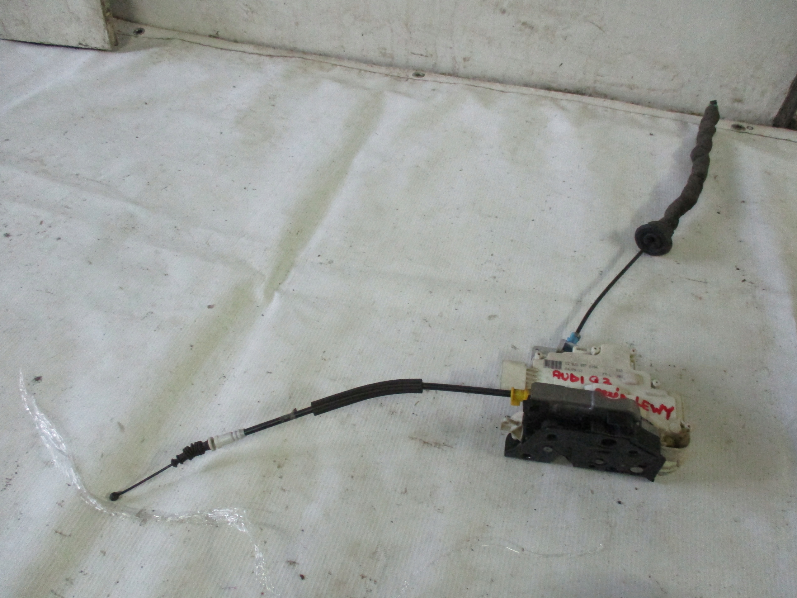 lock door left front front Audi Q3 8J1837015A 9 PIN