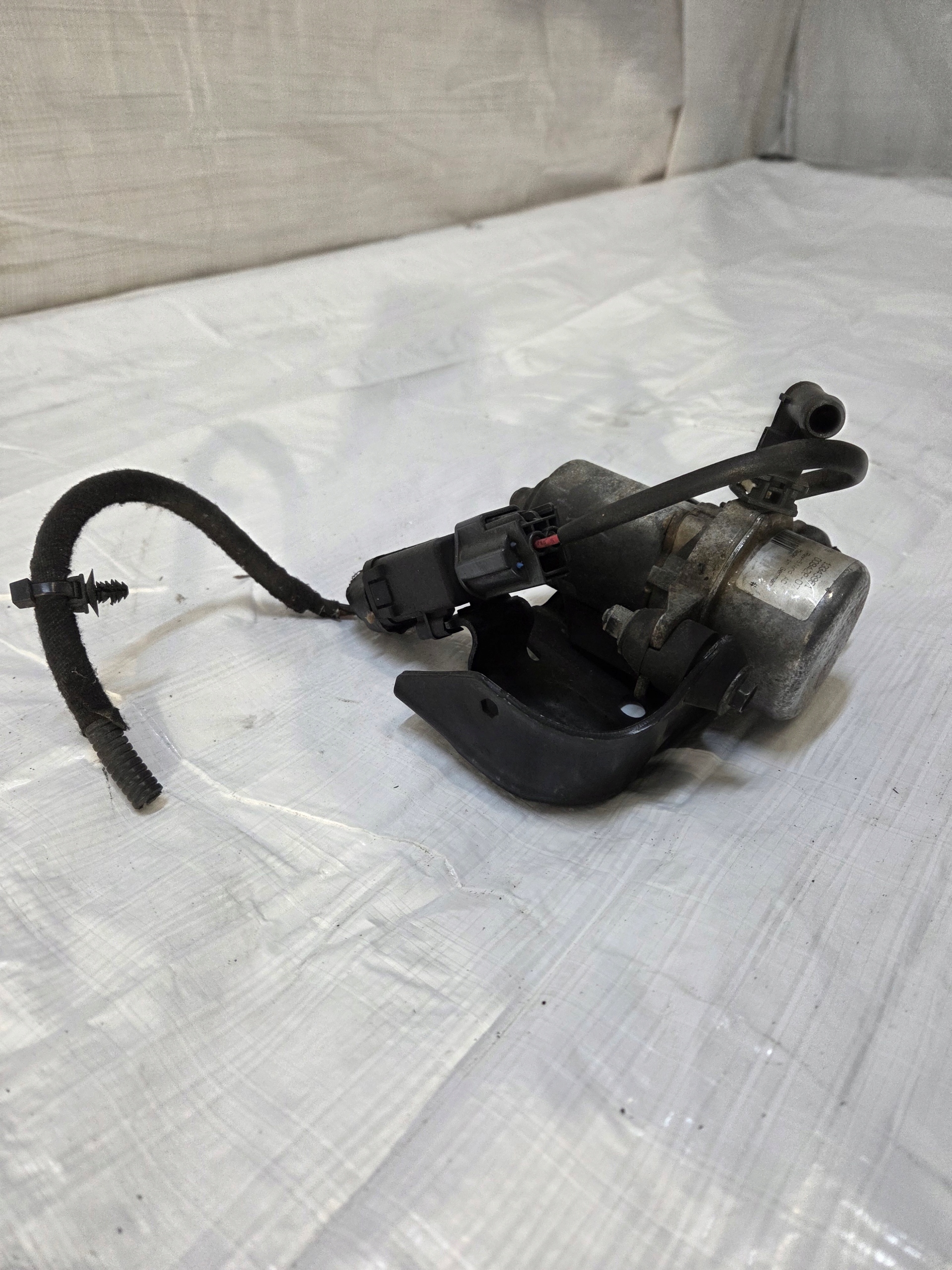 opel ASTRA IV J 1.4 насос вакум 13343961