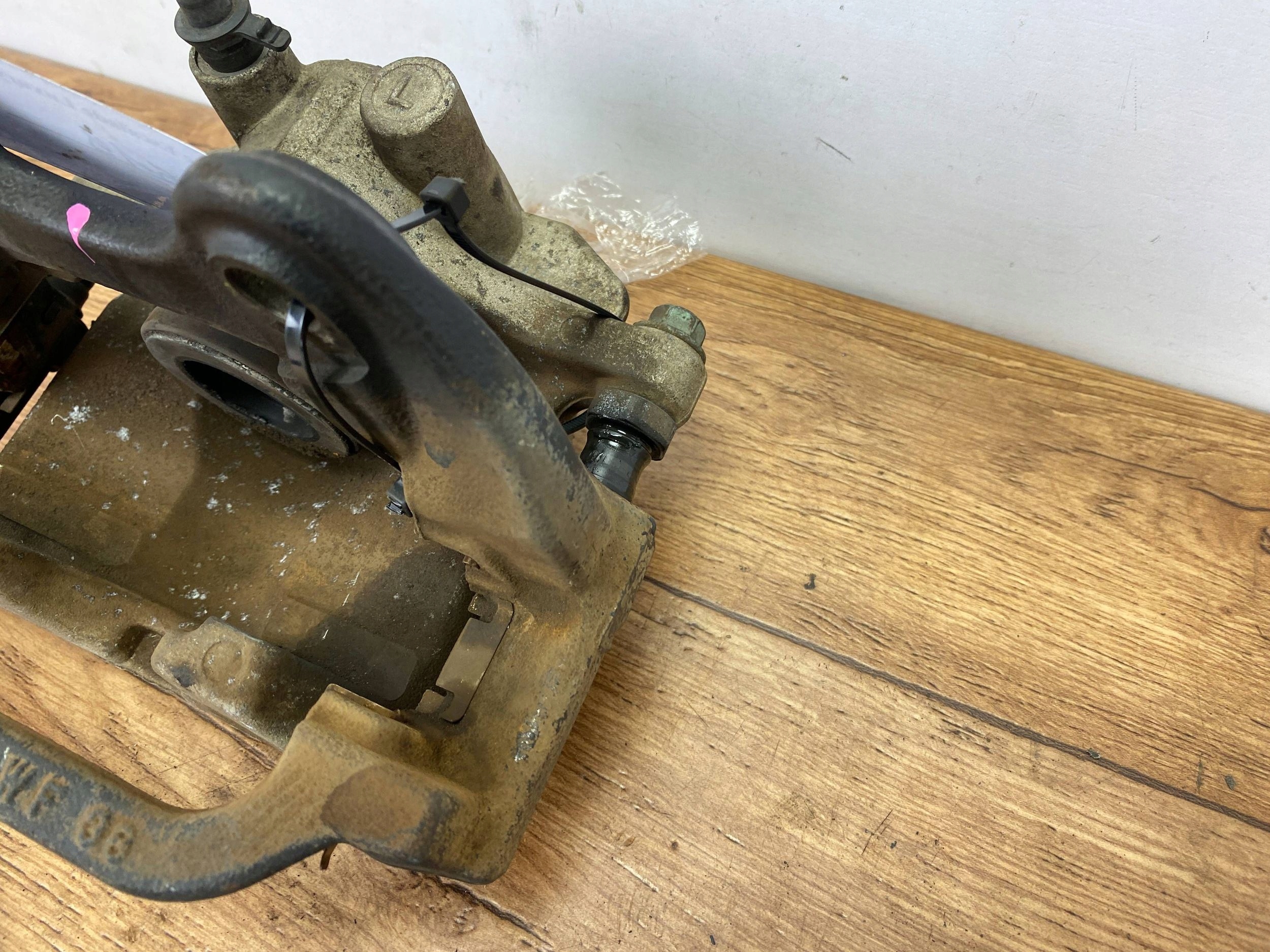 caliper brake rear left Cadillac Escalade IV 2015+