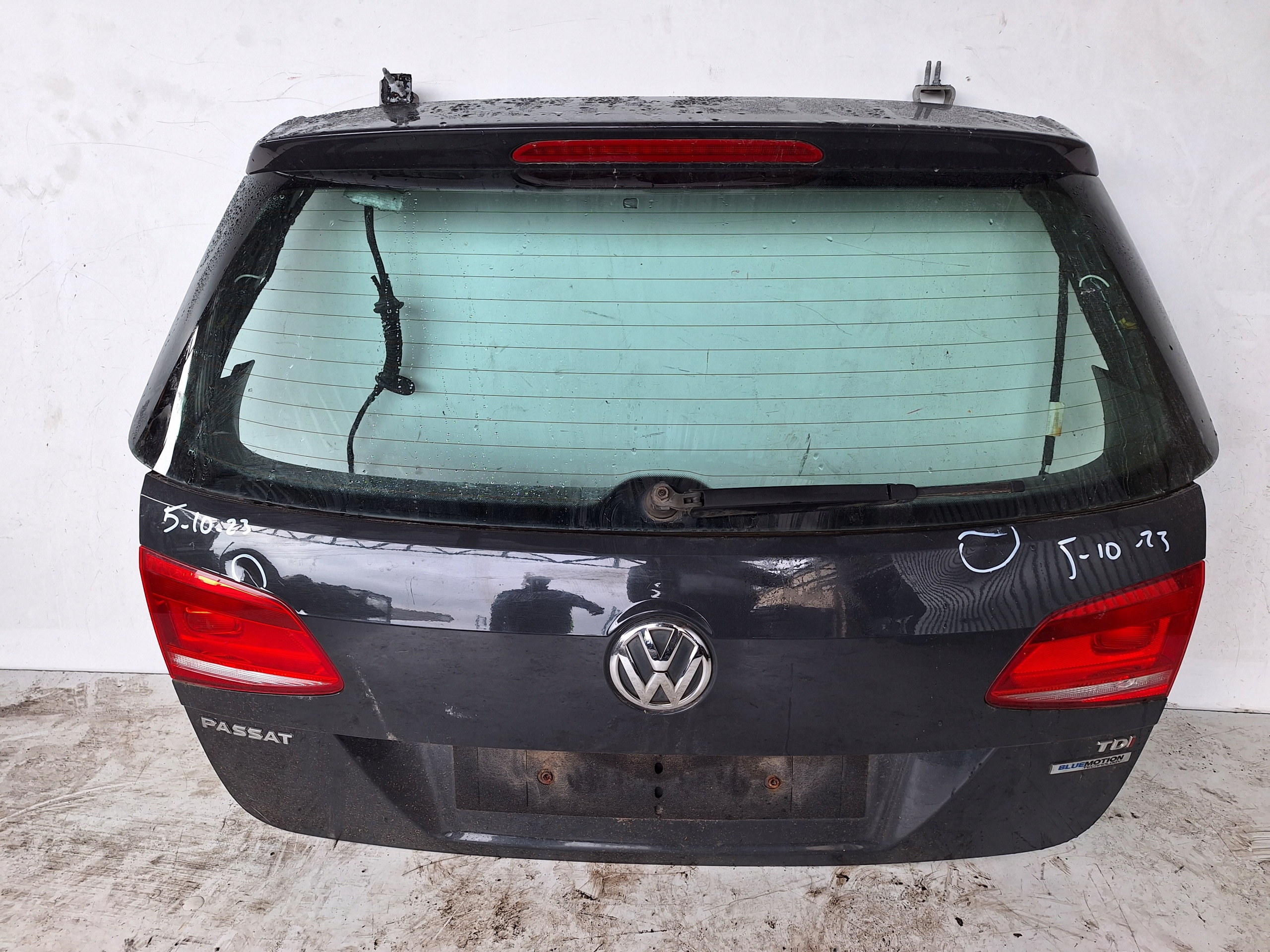 VOLKSWAGEN PASSAT B7 10-14 boot door
