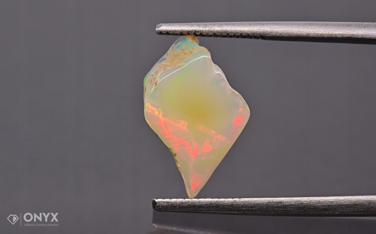 Opal z Etiopie hrudky 14x8 mm