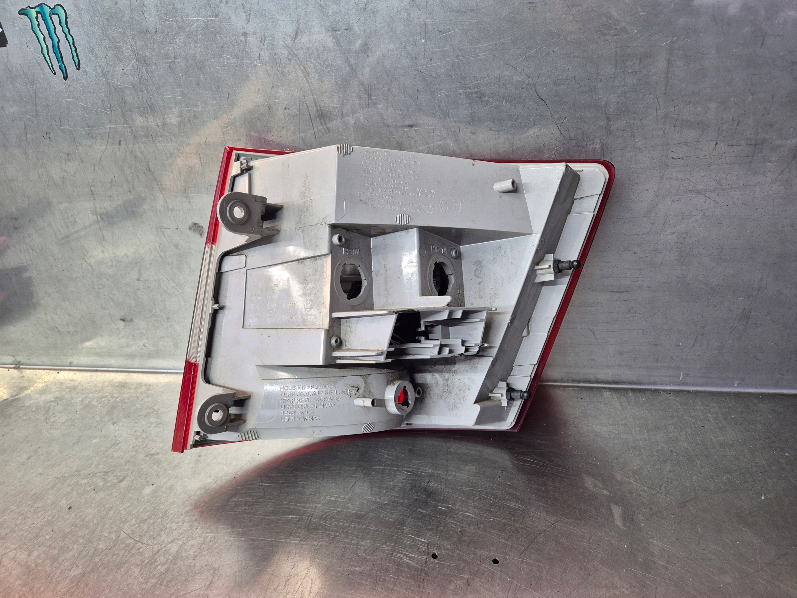 OCTAVIA III KOMBI LED LAMPA TYŁ LEWA TYLNA 5E9945095B 5E9945111B IGŁA ! Producent części bez marki