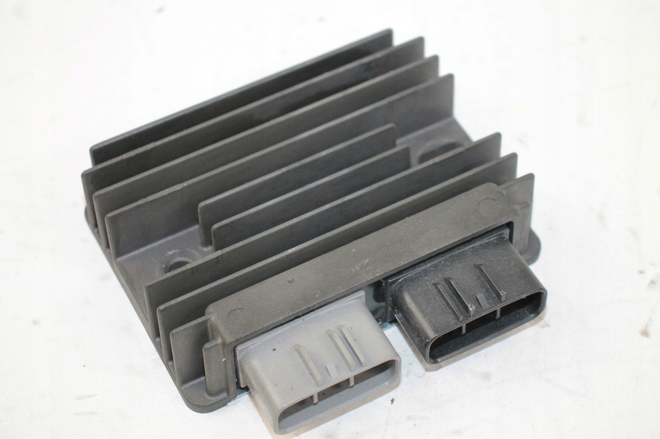 65 - APRILIA TUONO 660 1100 РЕГУЛЯТОР НАПРЯЖЕНИЯ