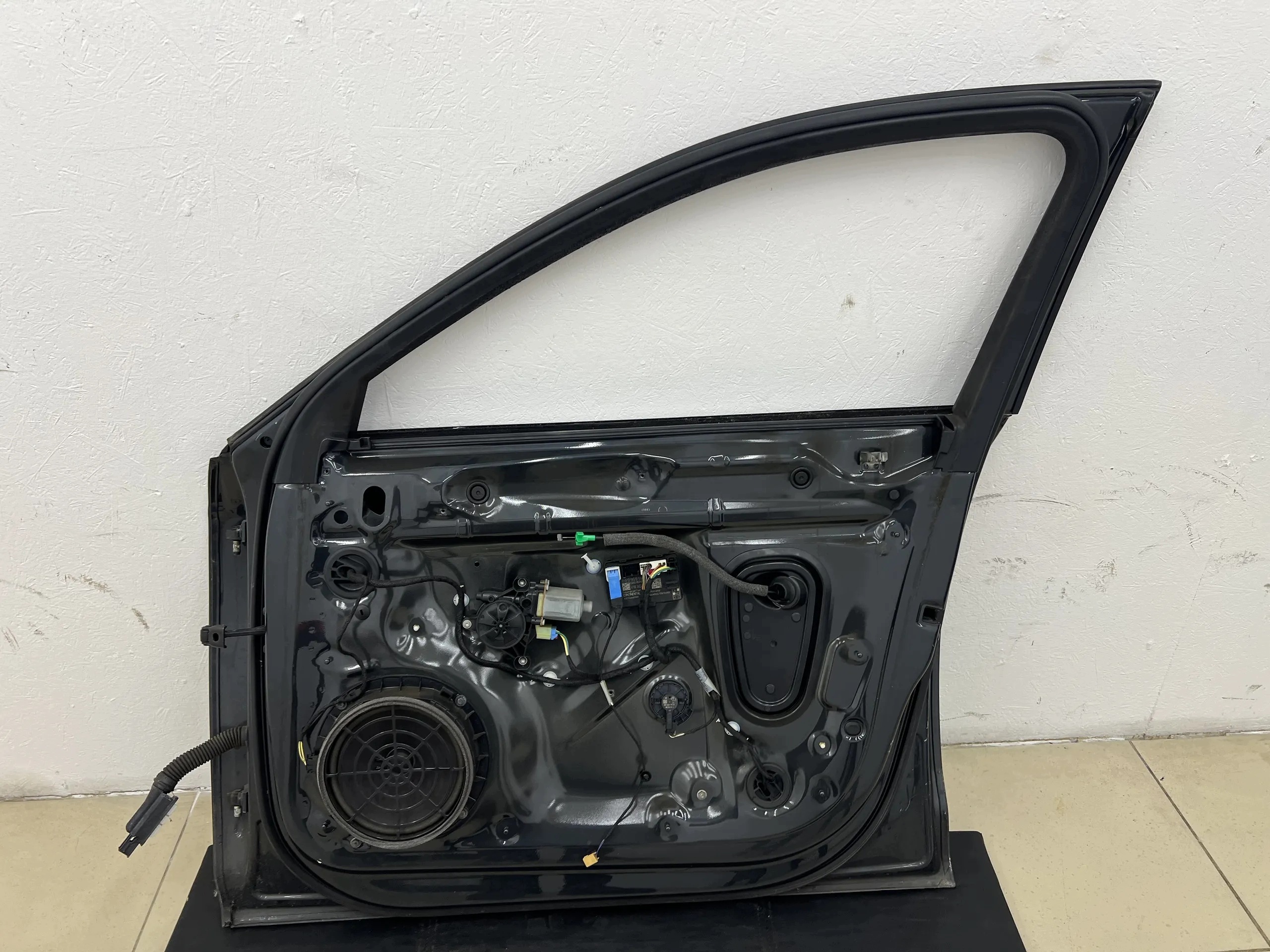 AUDI A4 B9 door right front front complete colour LX7L EUROPA