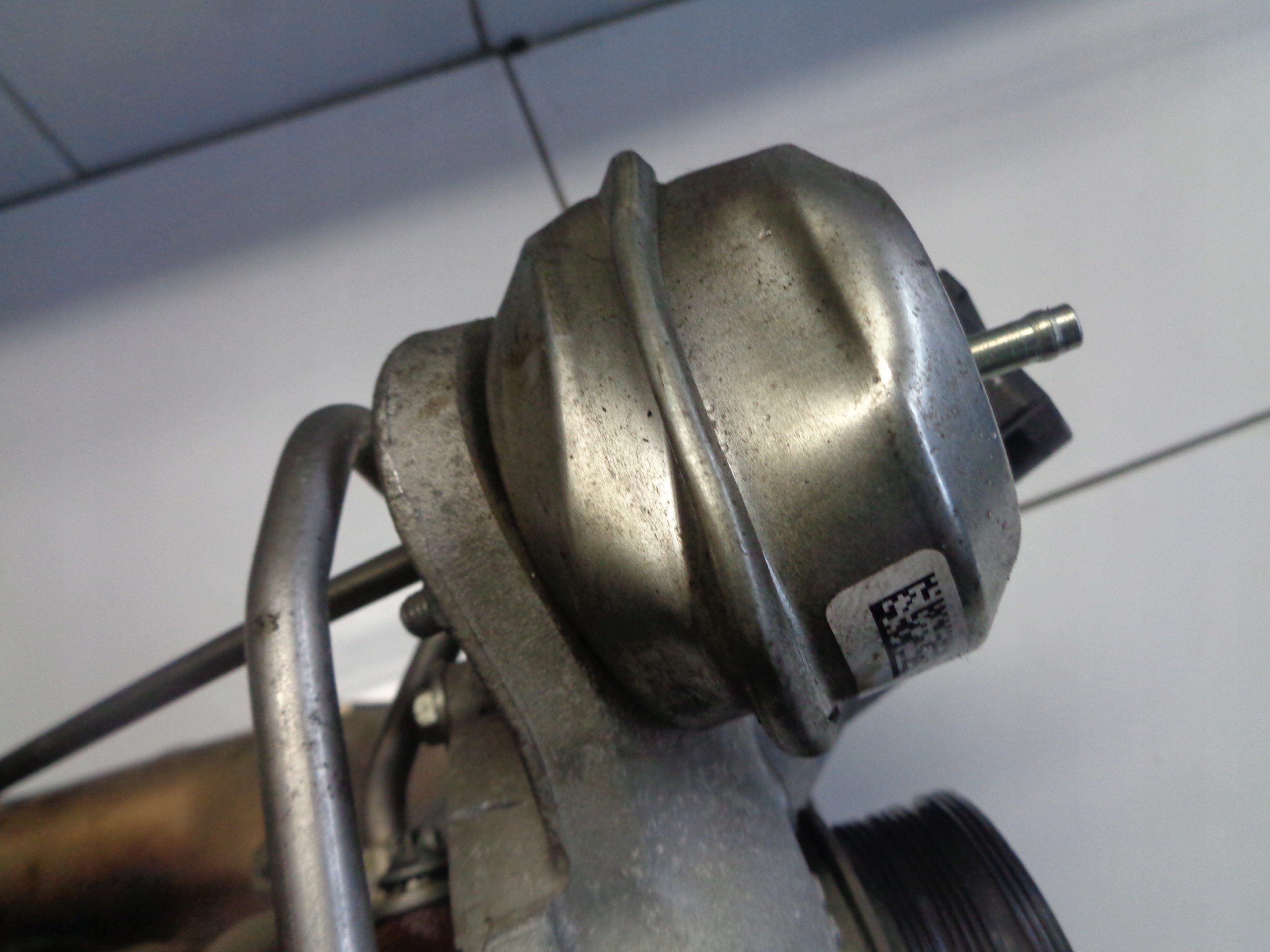 MERCEDES W205 2.0CGI turbo A2740904180