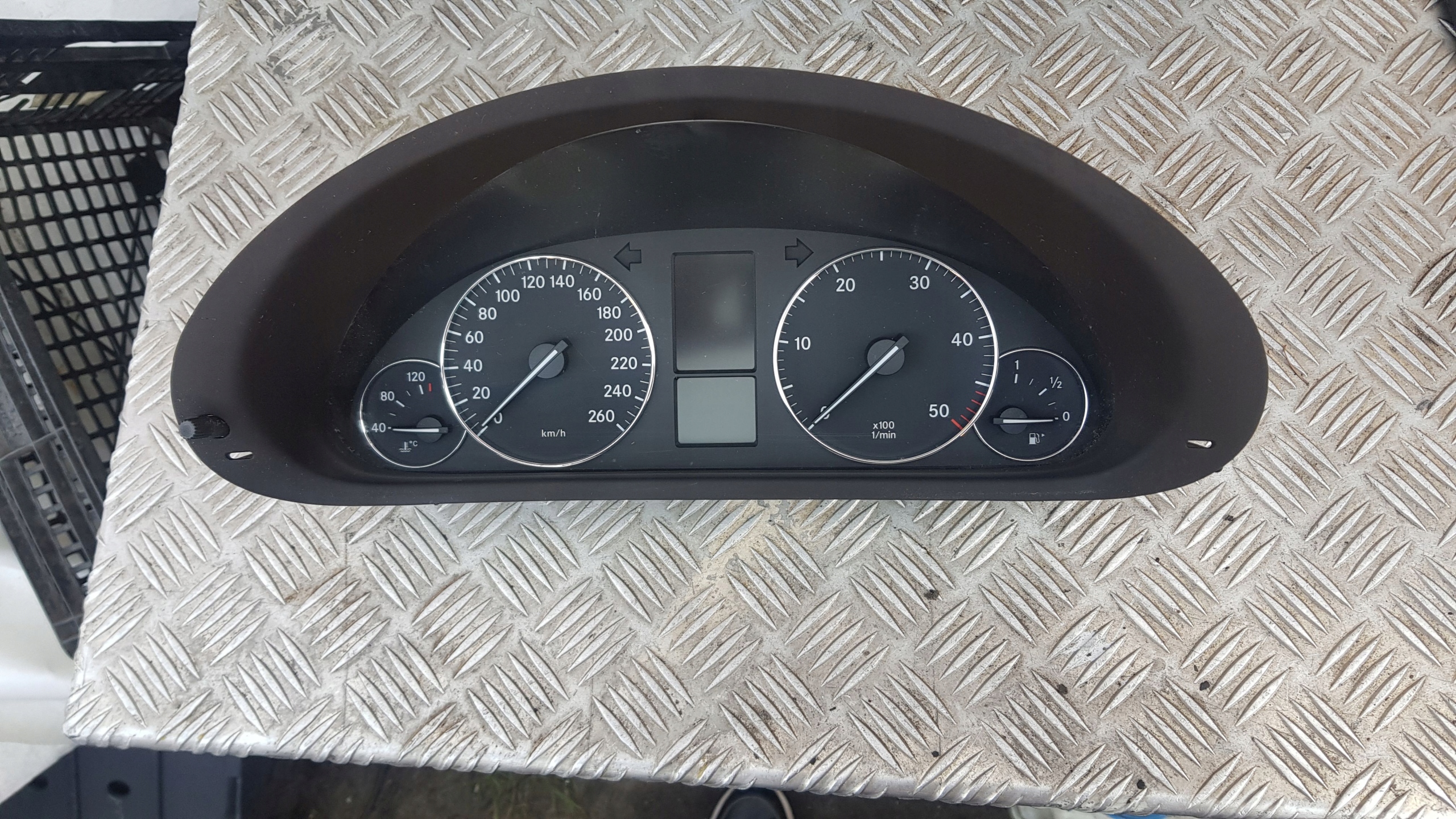 MERCEDES W203 2.2 CDI dials clock 2035409547