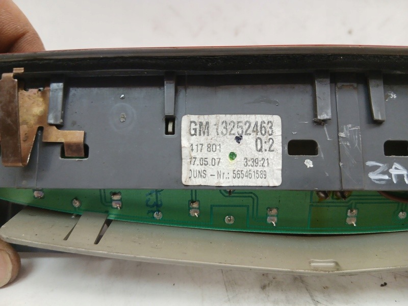 OPEL ZAFIRA B TRZECIE Leuchte STOP 13252463