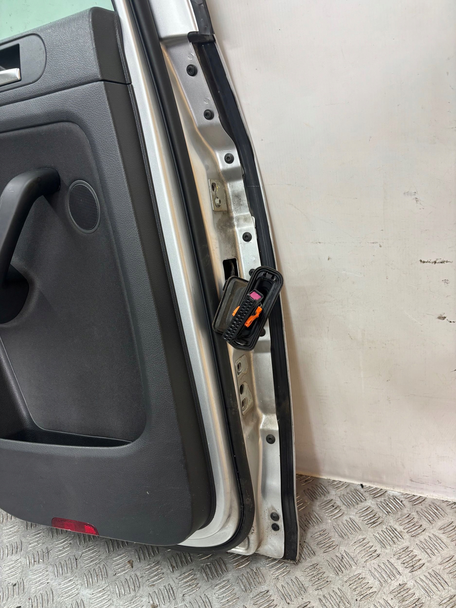 door rear part rear. left VW GOLF V VI plus
