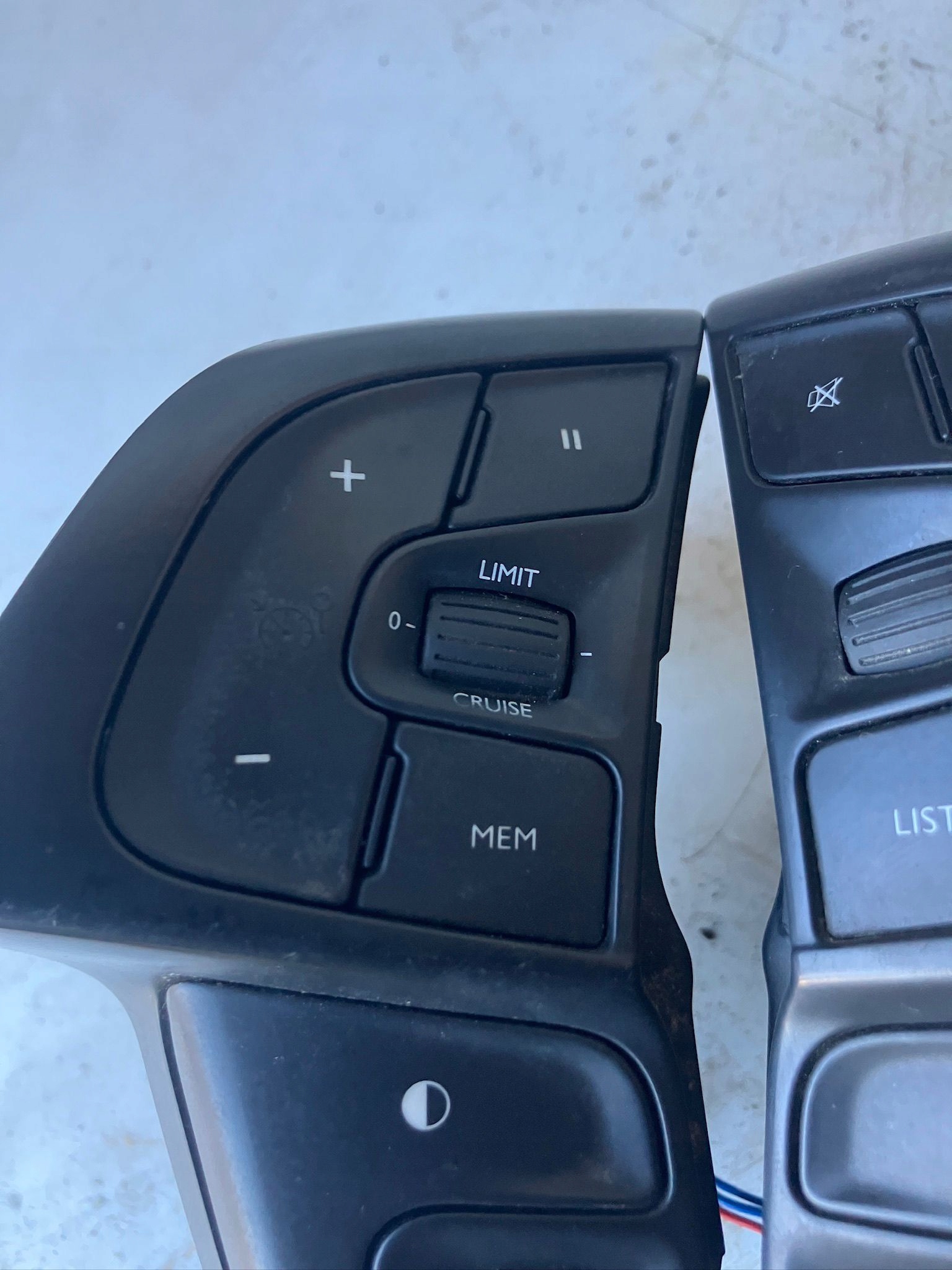MULTIFUKCJA PRZYCISKI des Lenkrads CITROEN C4 PICASSO II 96777869ZD