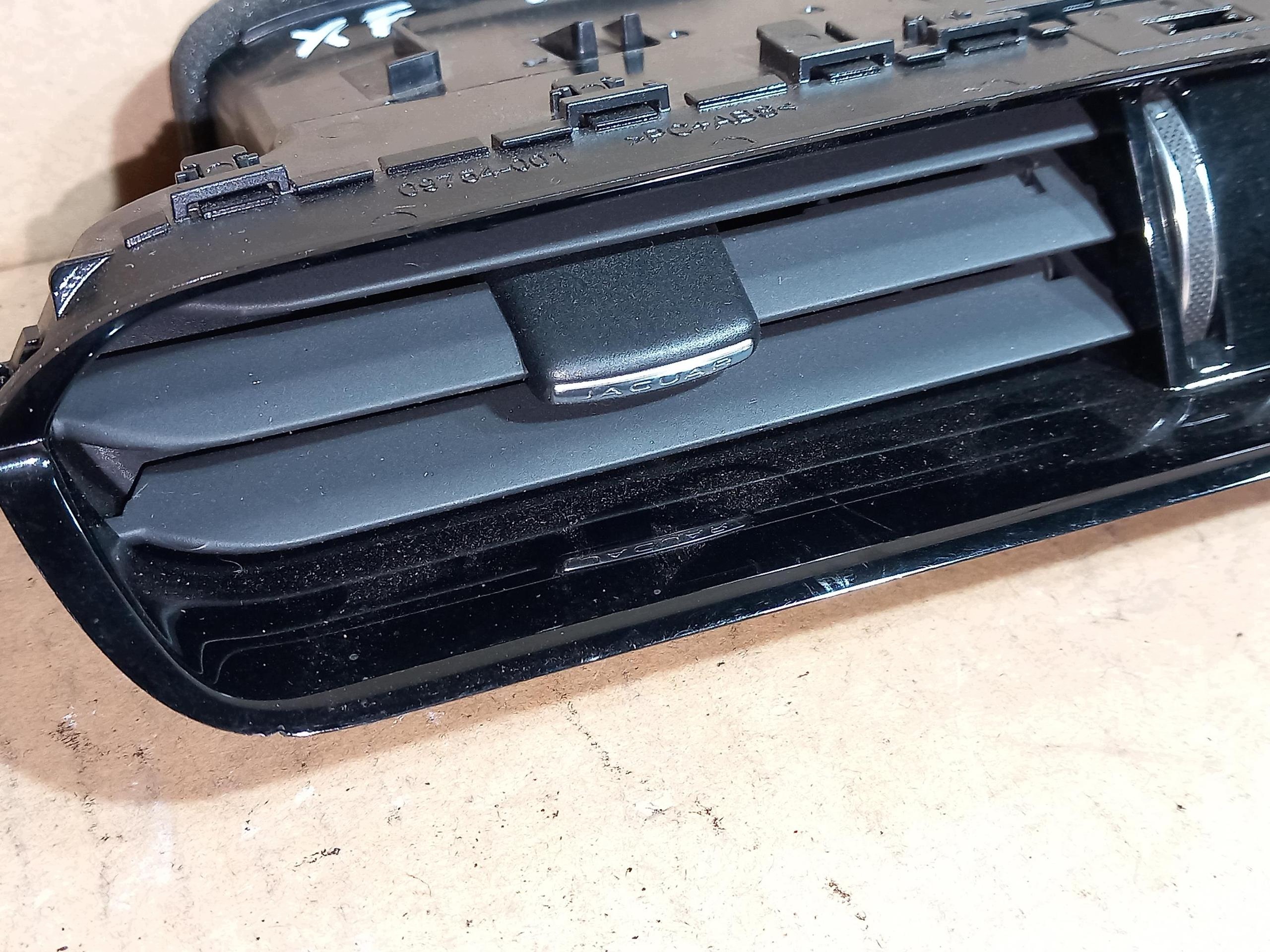 grid air conditioning devices left front JAGUAR F-PACE GX63-04L21-AB
