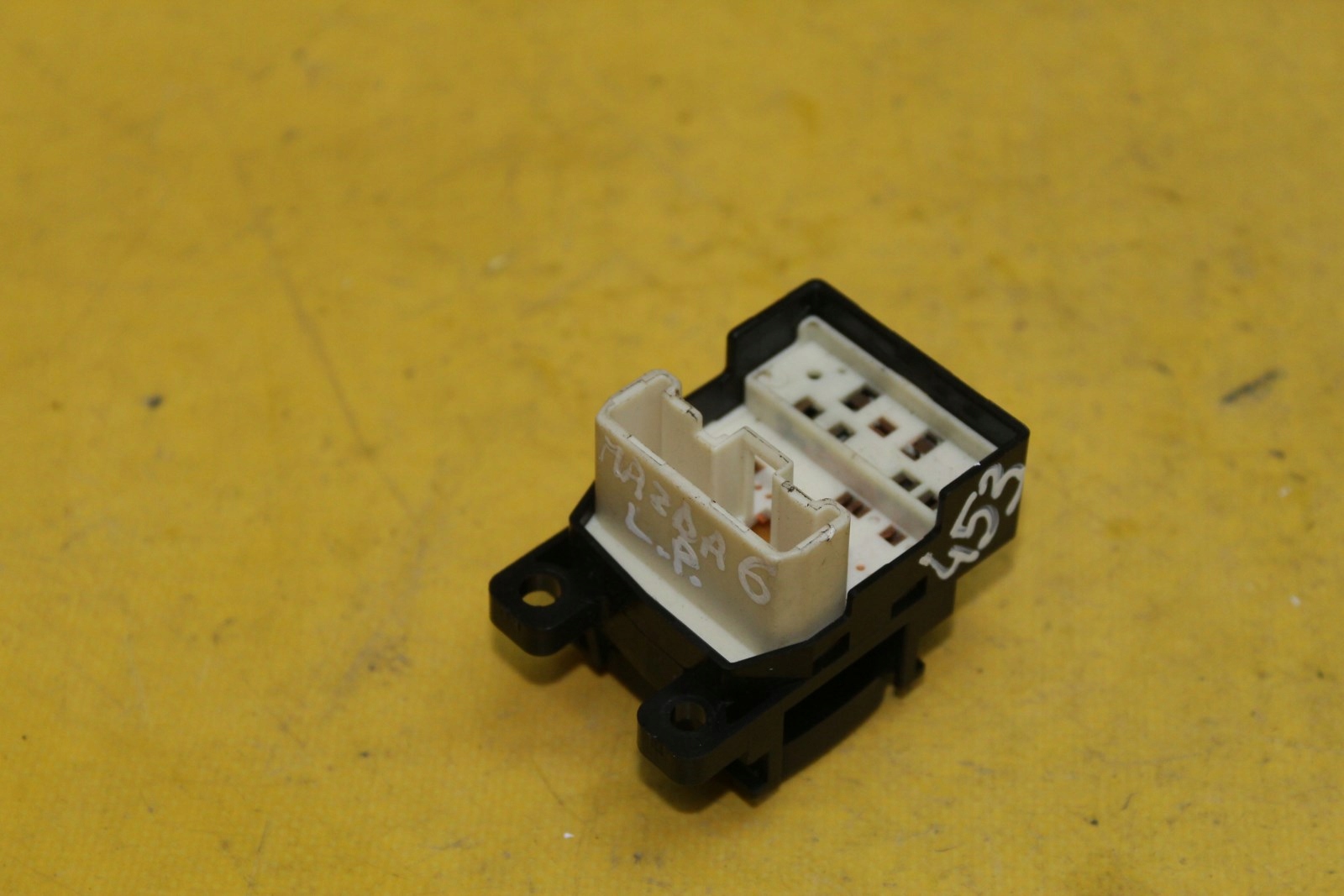 mirror control switch button MAZDA 6 183608