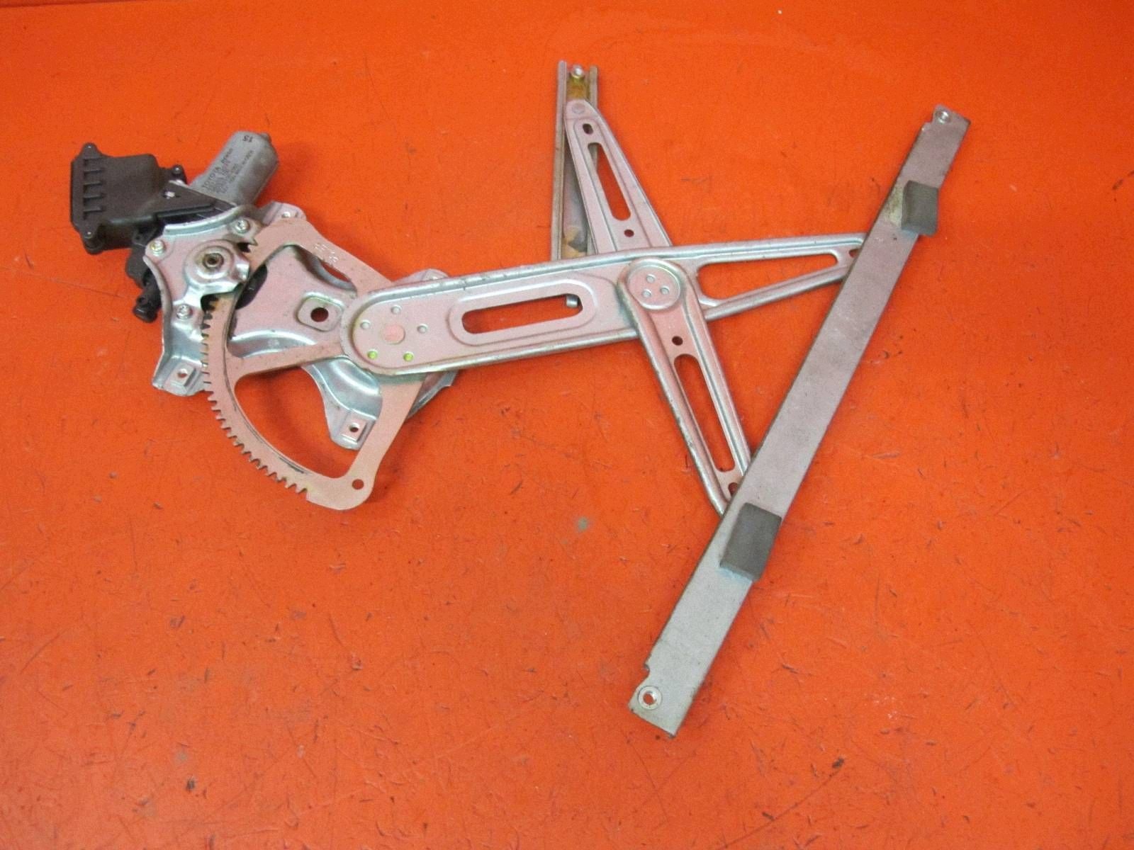 TOYOTA AURIS and E15 LIFT 5D HB lift mechanism engine windows left front