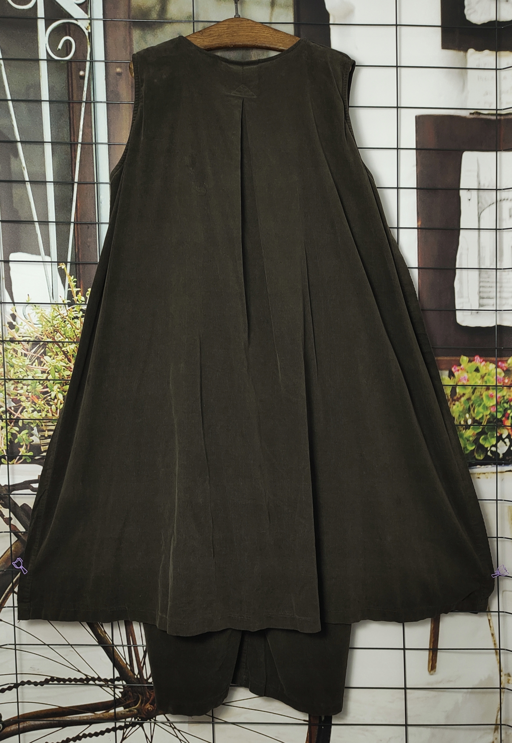 KOMBINEZON WENDY TRENDY BAWEŁNIANY SZTRUKSOWY SZWEDY Z PELERYNKĄ FANGO Rękaw bez rękawów