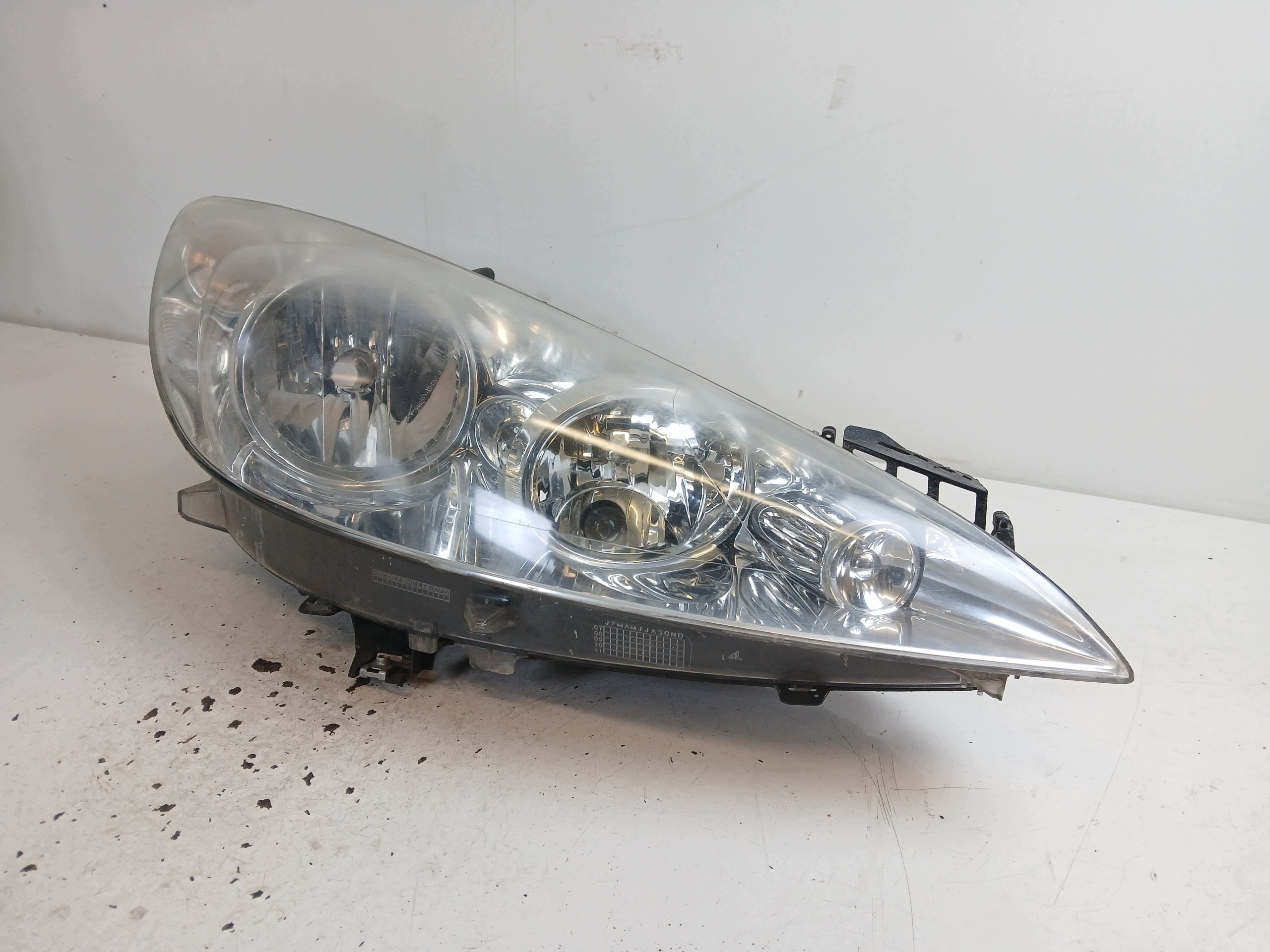 PEUGEOT 308 and light right front 9656162480