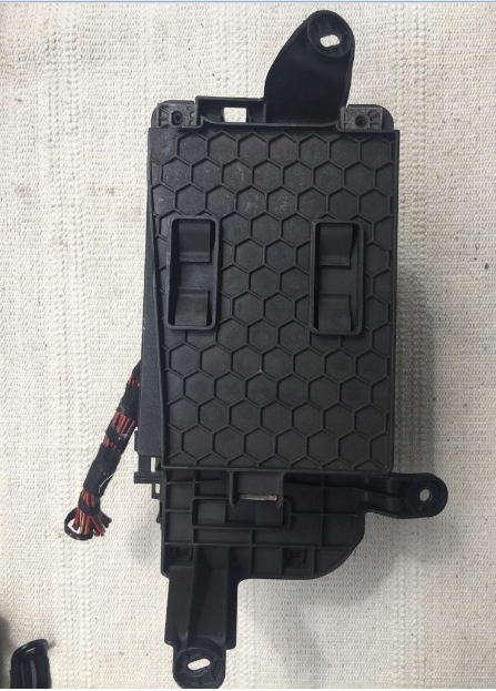 MERCEDES GLE W167,2019-21R SKRZYNKA BEZPIECZNIKÓW Producent części Mercedes-Benz OE