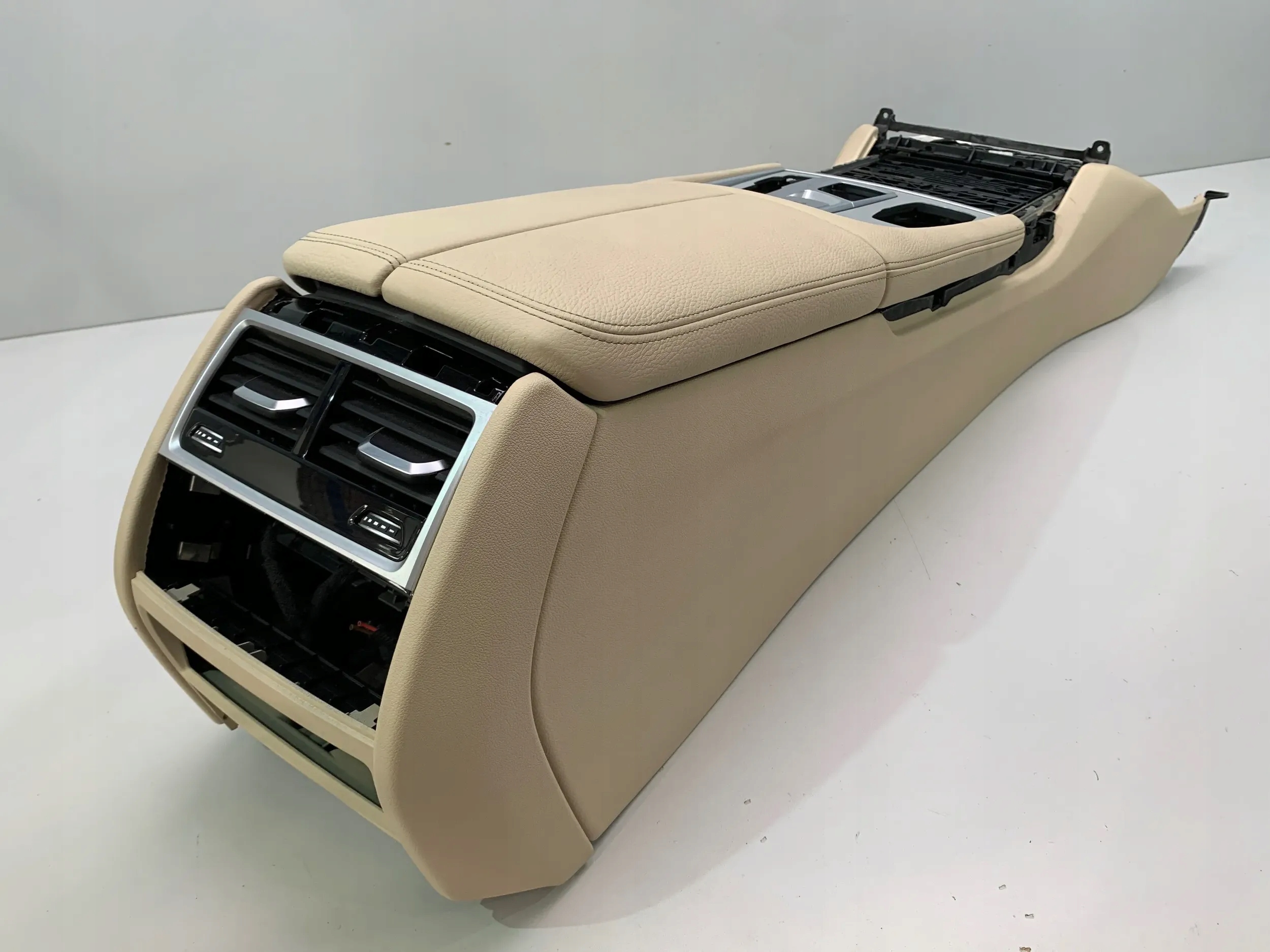 BMW 7 G11 G12 тунель подлокотник