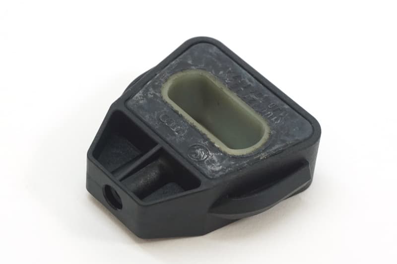 DOLNY UCHWYT CHŁODNICY WODY SEAT ORYGINAŁ