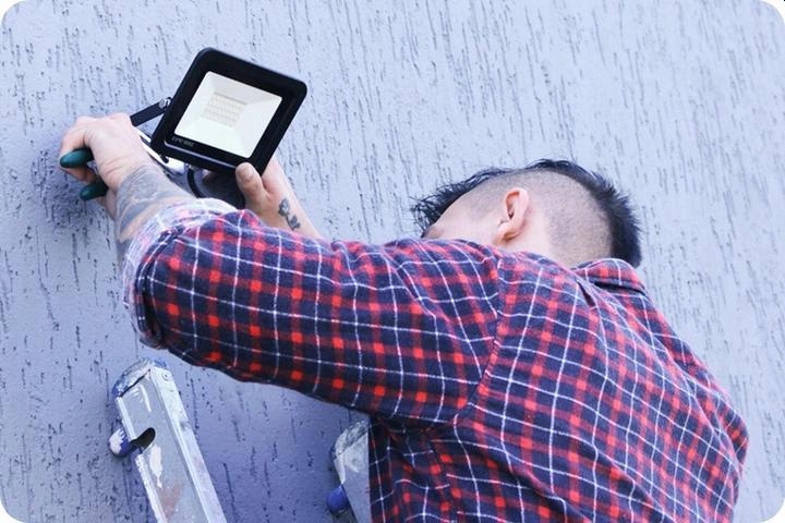 Lampa Halogen Naświetlacz Zewnętrzny 100W IP65 z Czujnikiem Ruchu Zmierzchu Zużycie energii kWh/1000h 100 kWh