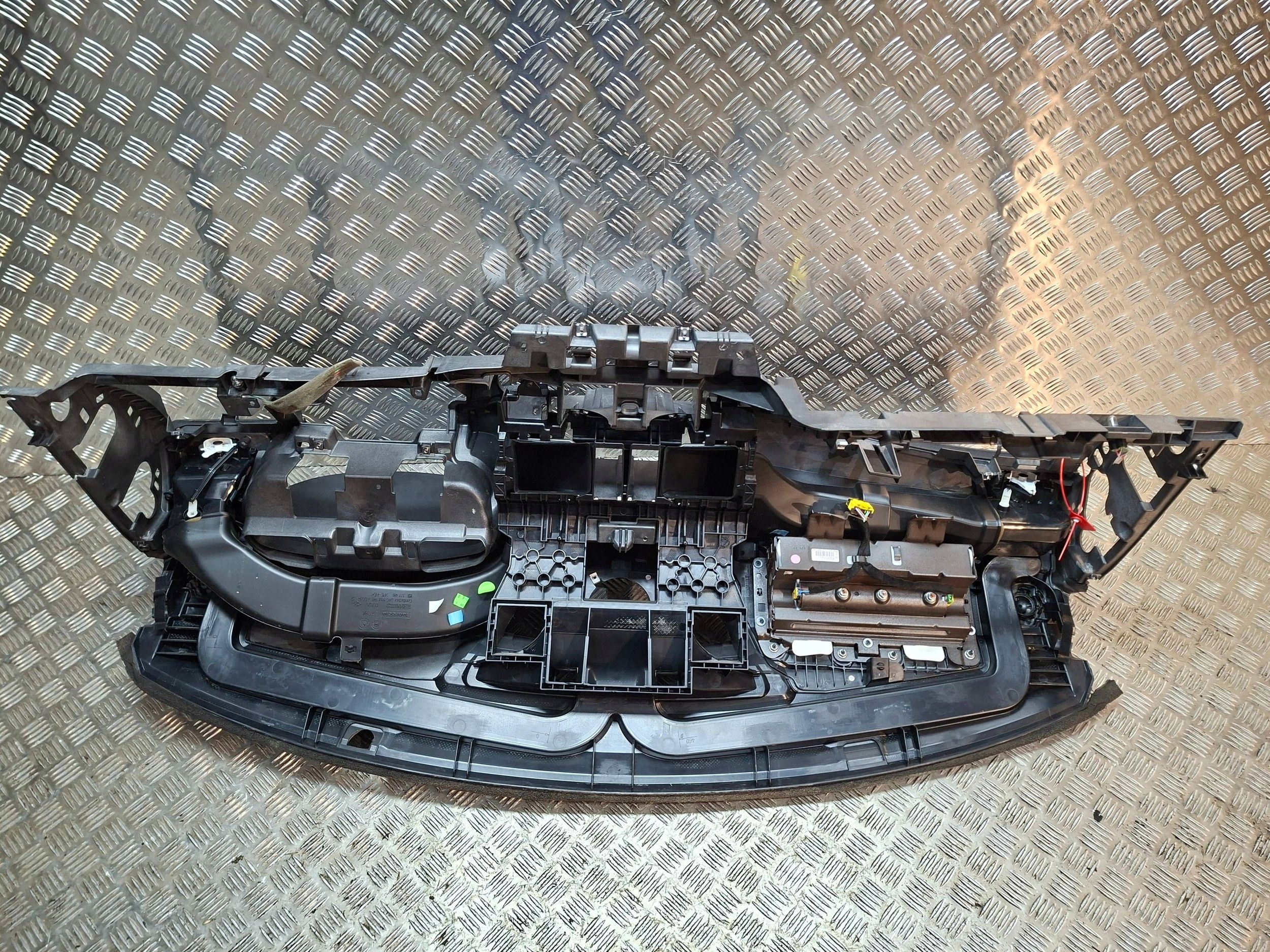 dashboard console 681000004R RENAULT LAGUNA III 2007