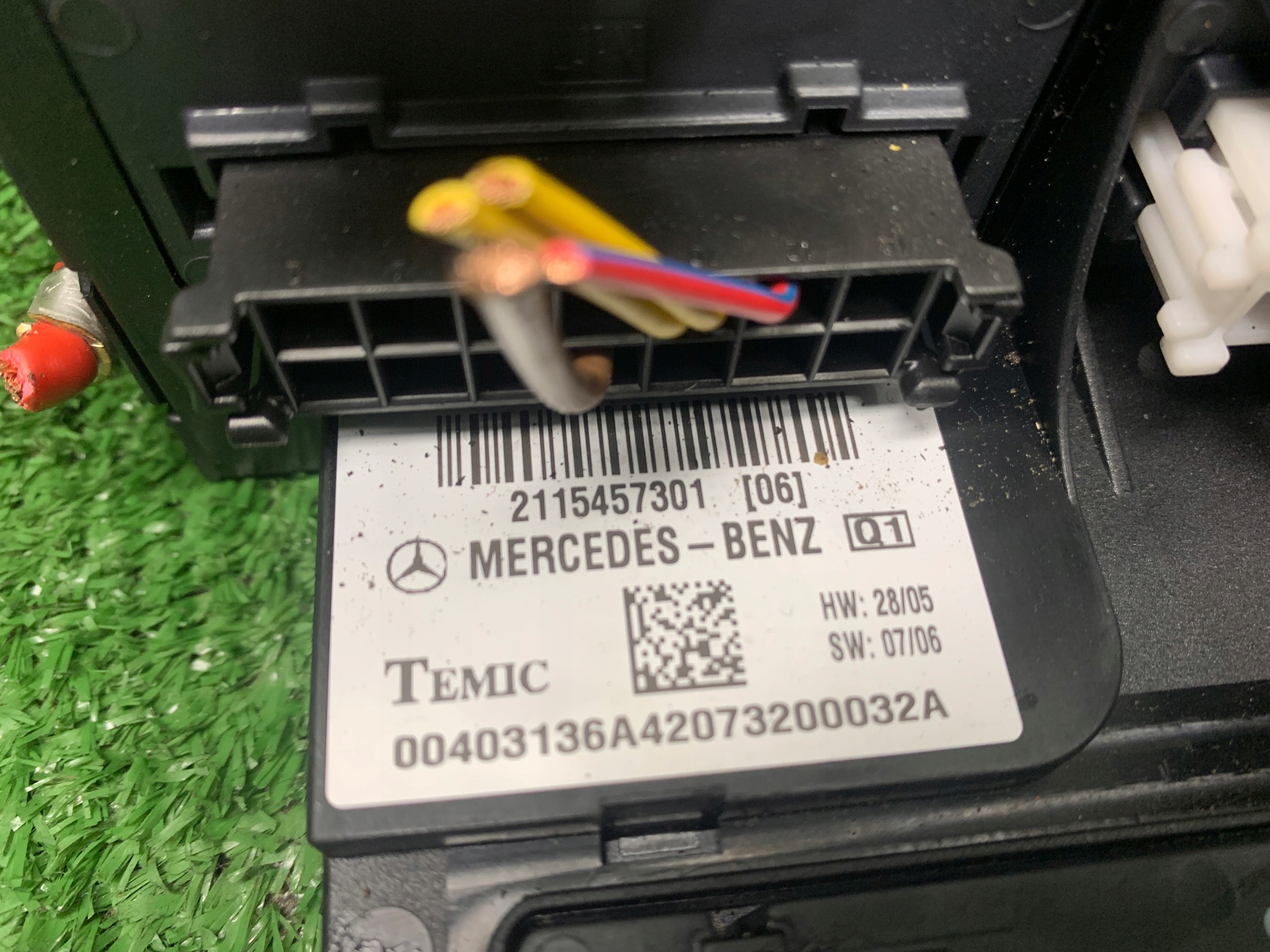 control unit of the engine Mercedes-Benz E W211 a6421507377