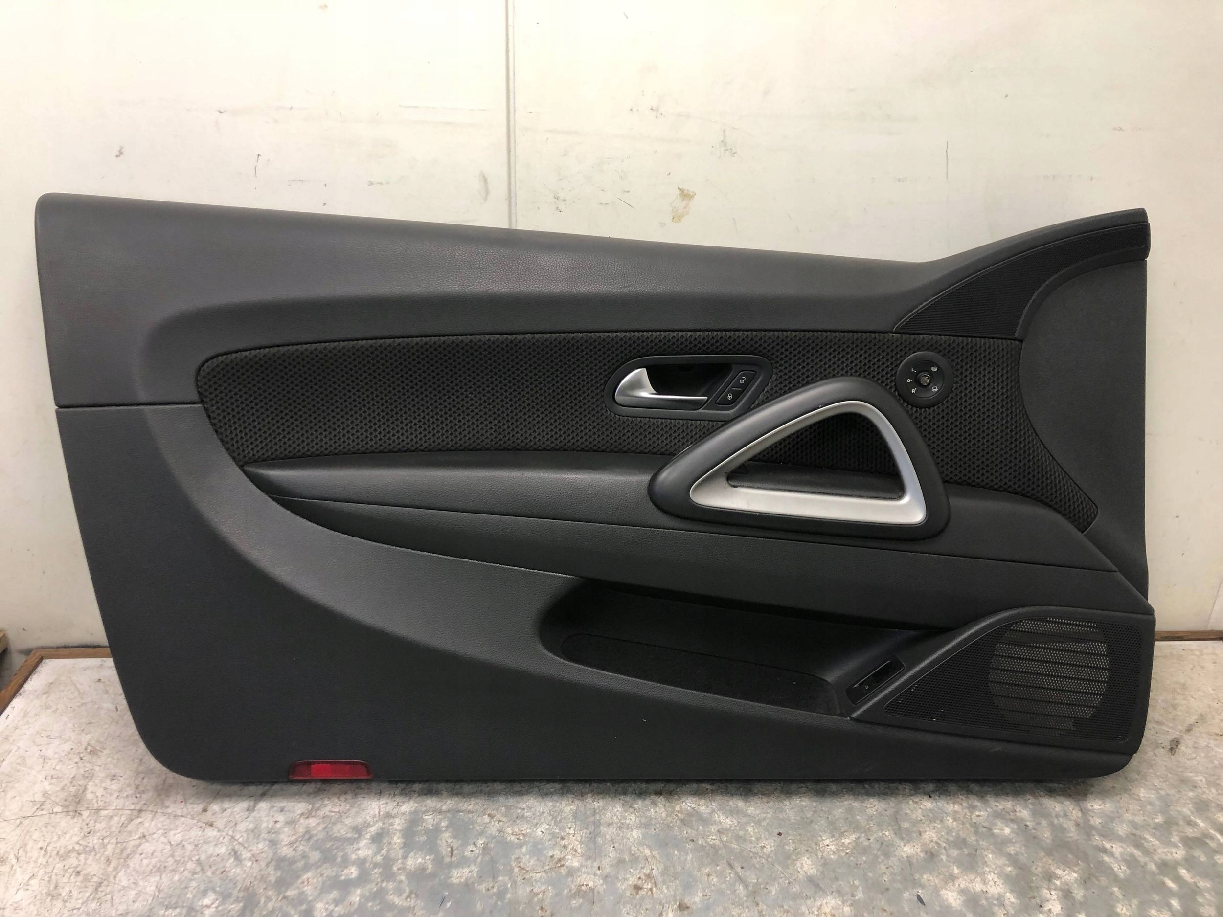 дверные карты передний левый vw SCIROCCO 1K8867011AT