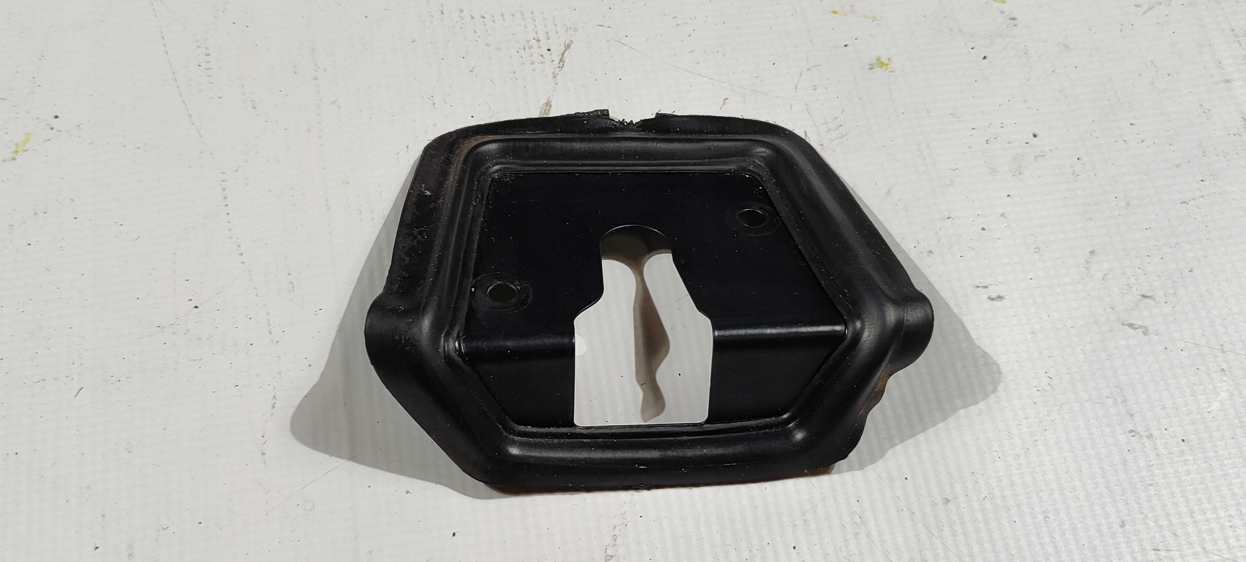 frame cover of a lock left Corvette C6 2005