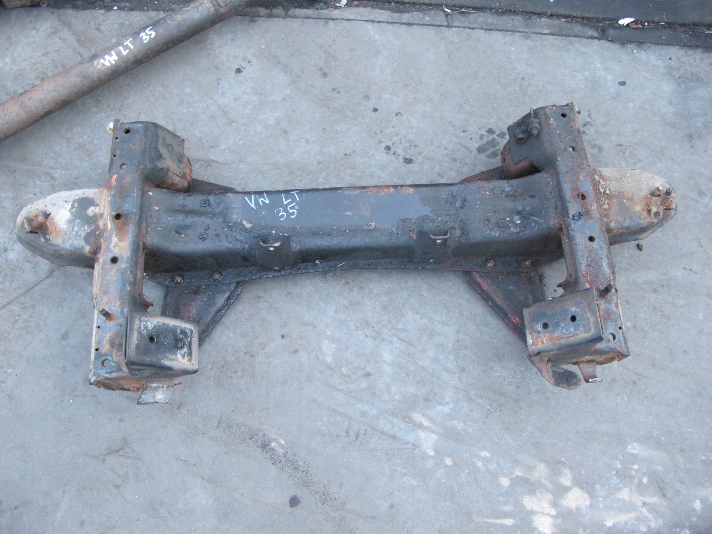 VW LT SPRINTER W903 95- axle beam subframe axle beam front
