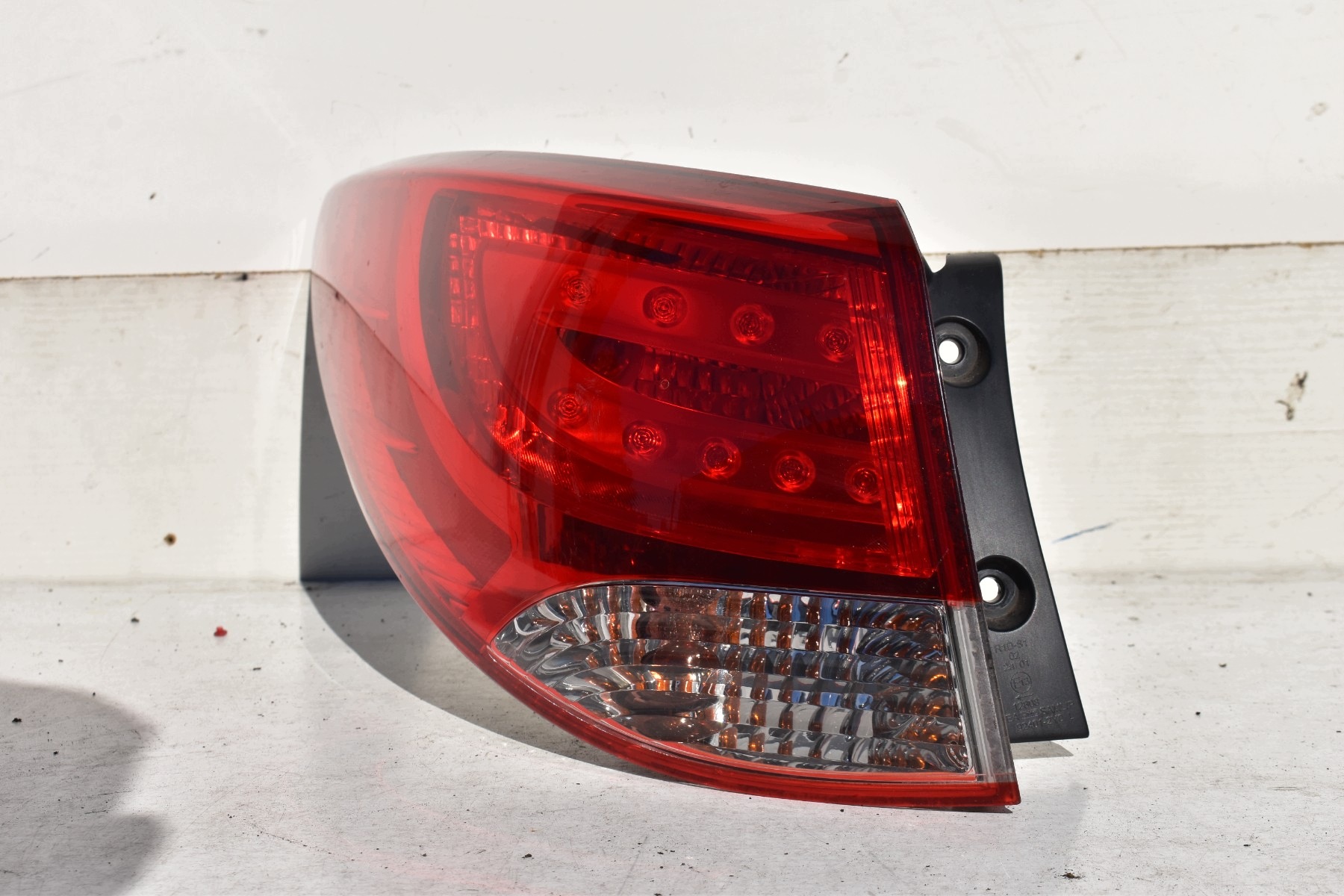 light left rear part HYUNDAI IX35 2010-2015R 92401-2Y0 EU