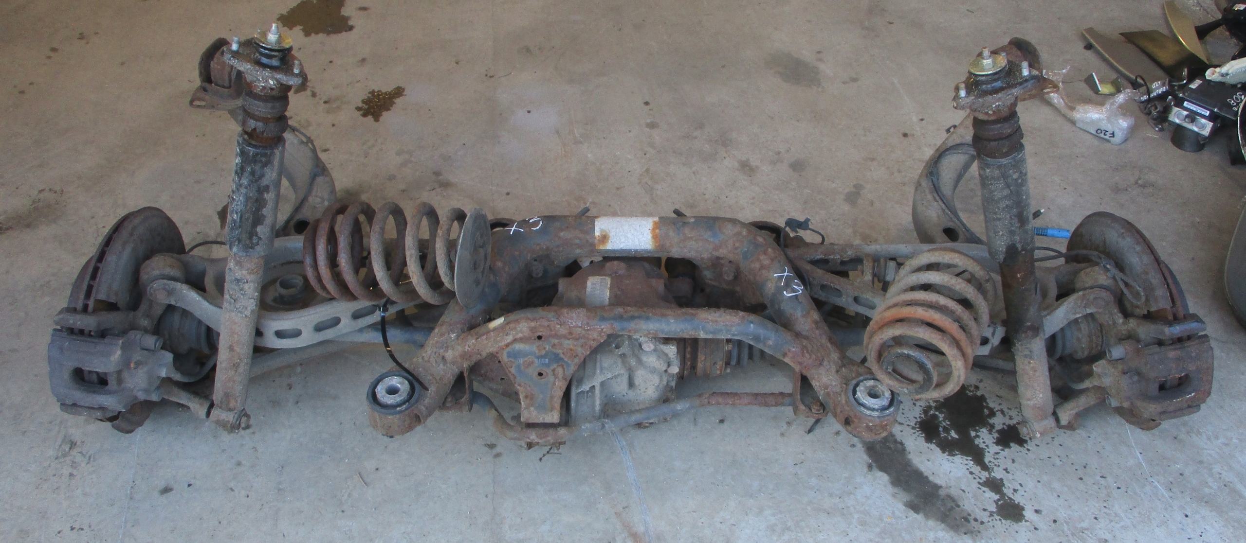 BELKA ZAWIESZENIA TYŁ OŚ WÓZEK BMW X3 E83