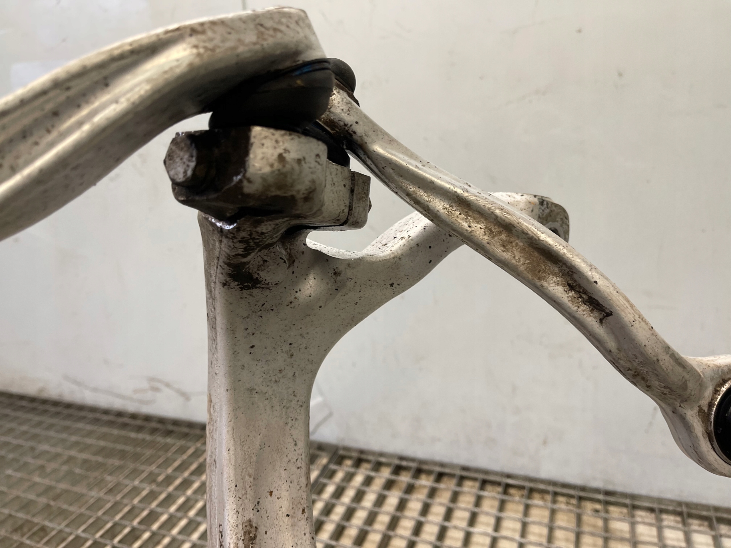 AUDI A6 C6 swing right front left front 4F0257 complete