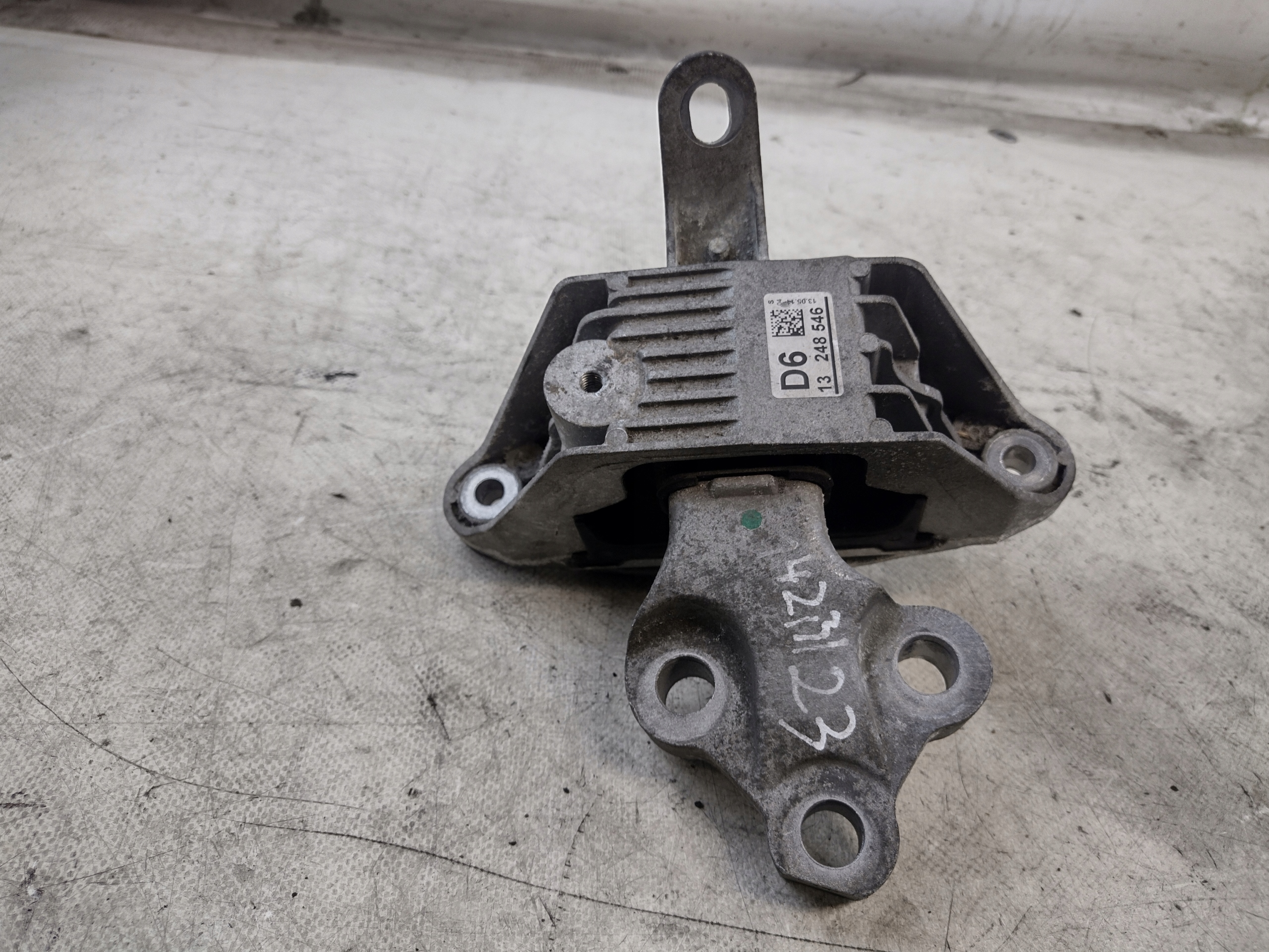 holder engine mount Opel Astra J 1,7CDTI OE 13248546