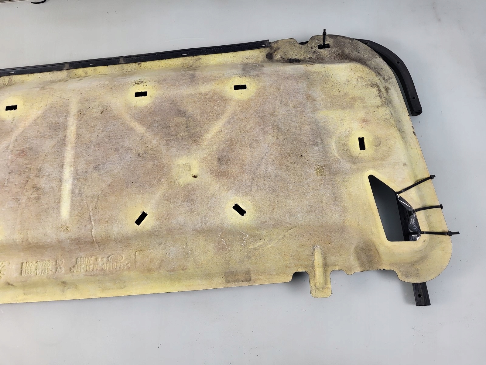 Insonorisation du capot podbitka spinki Joint Range Rover EVOQUE L538 LIFT