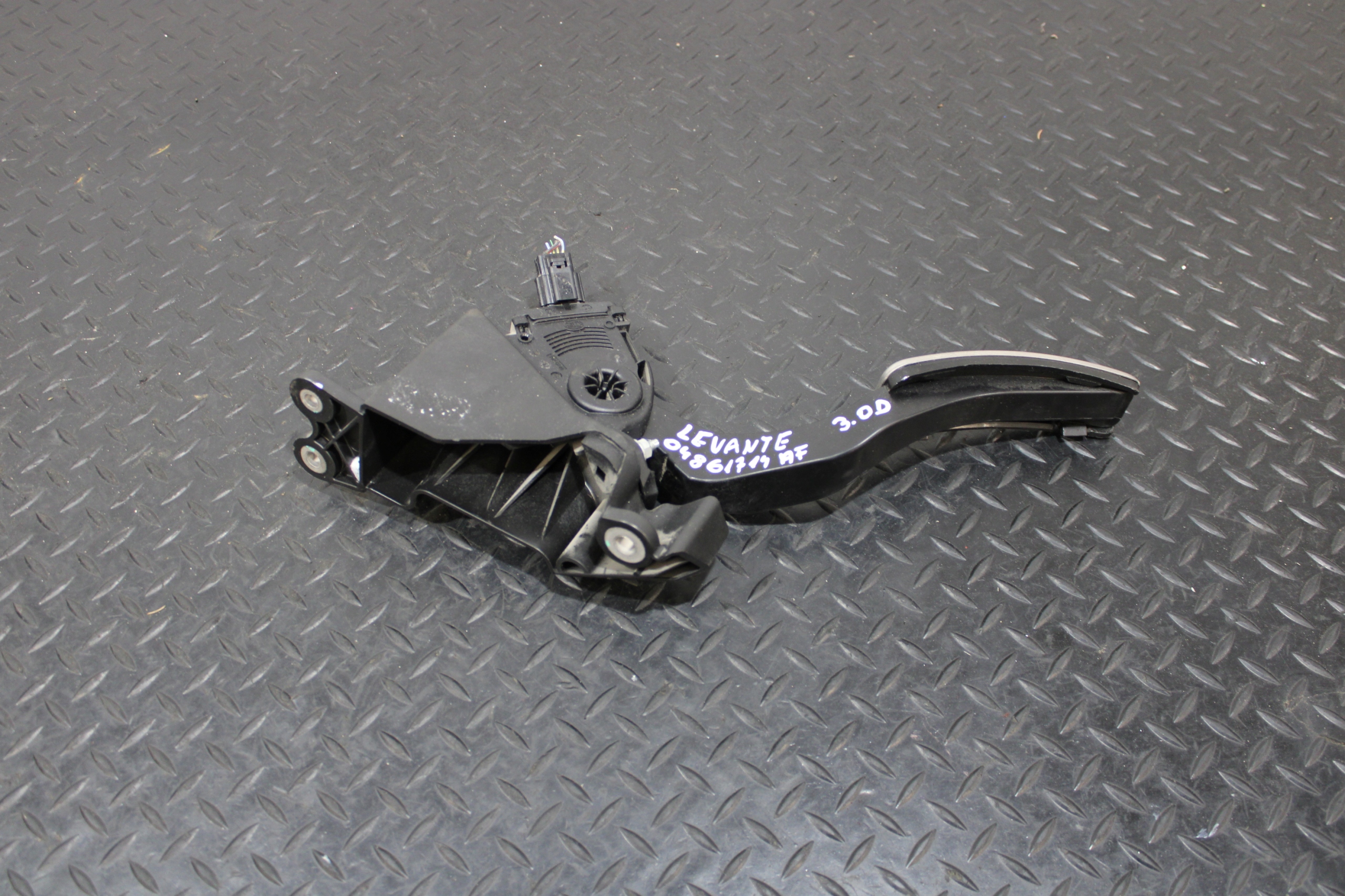 accelerator pedal MASERATI LEVANTE M161 04861714AF
