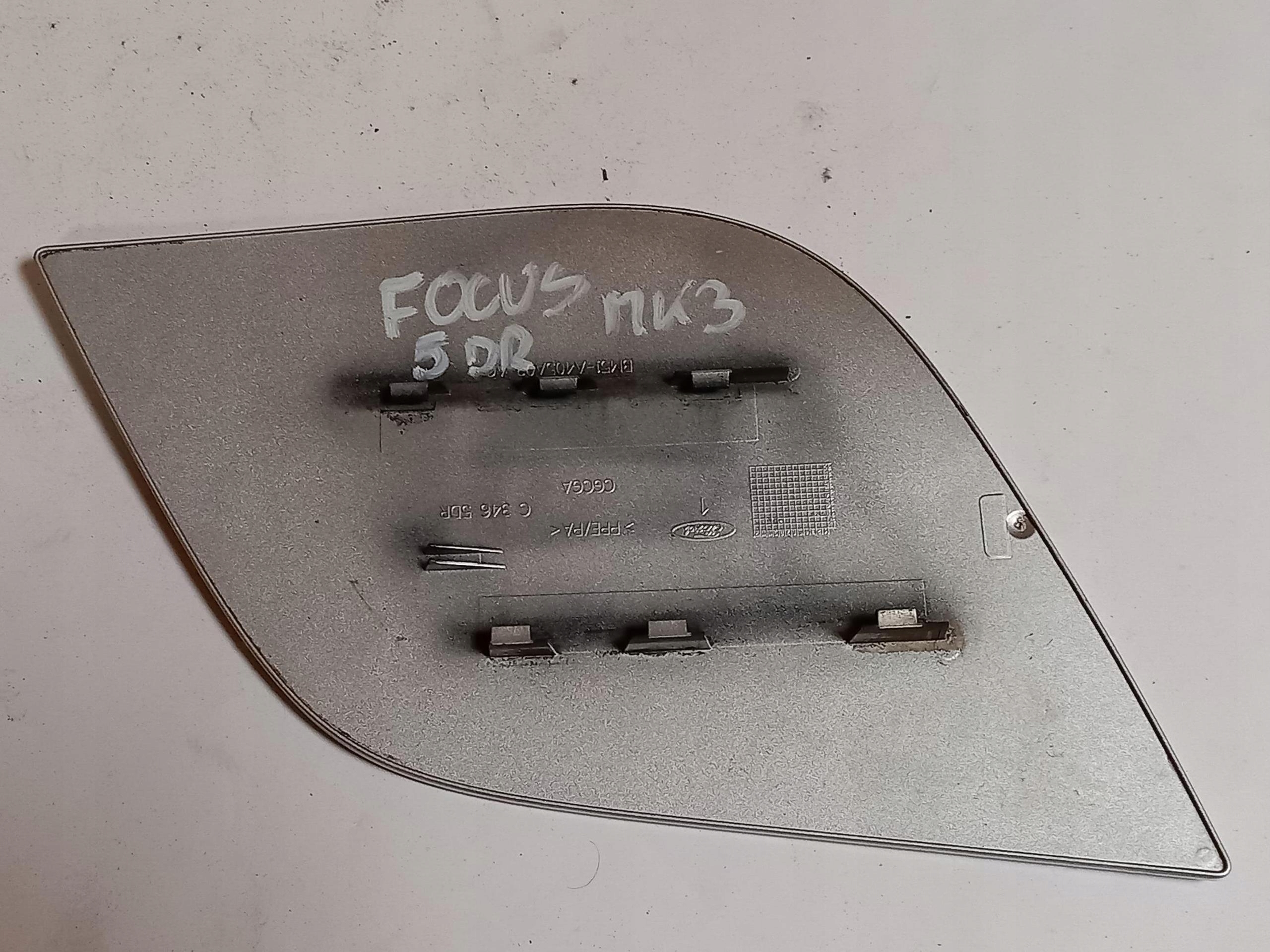 Volet trappe carburant Carburant FORD FOCUS MK3 10-17