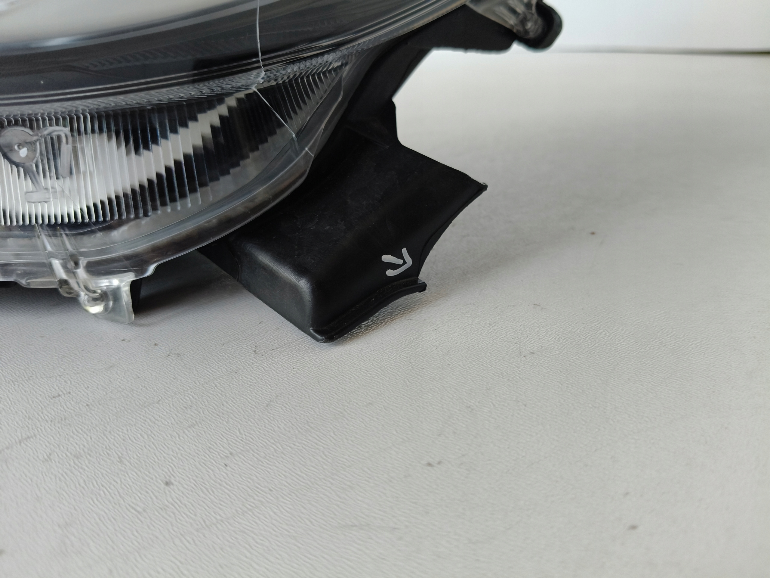 light left REFLEKTOR TOYOTA YARIS IV 20- FULL LED MAZDA 2 24