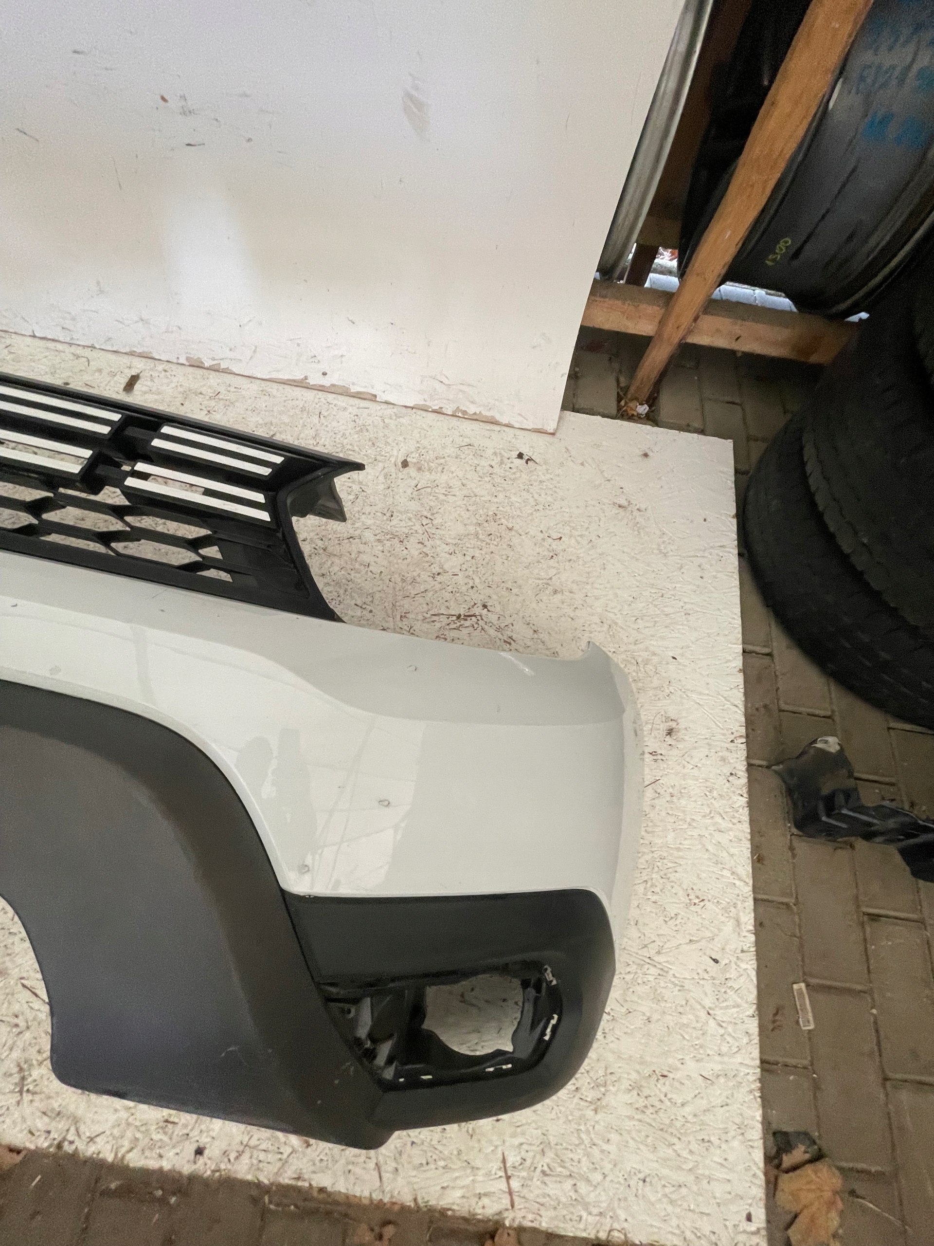 бампер передний Dacia Duster