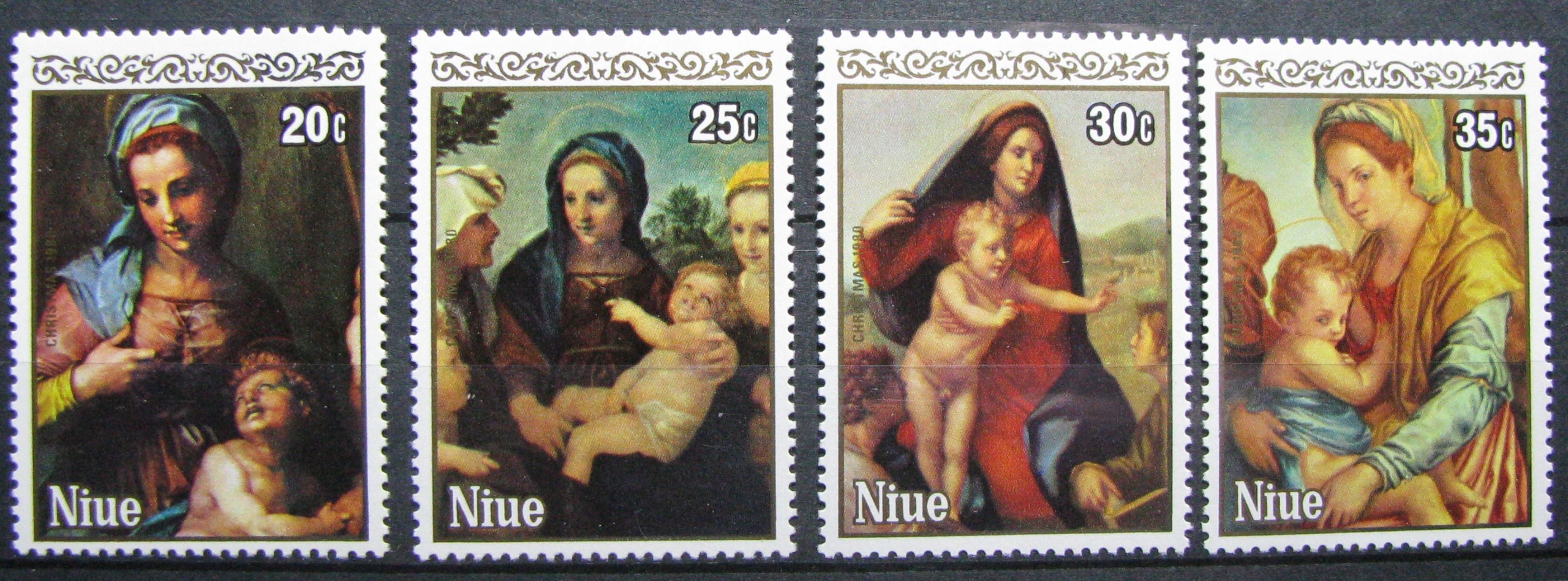 NIUE - Mi 374-377 ** - Boże Narodzenie