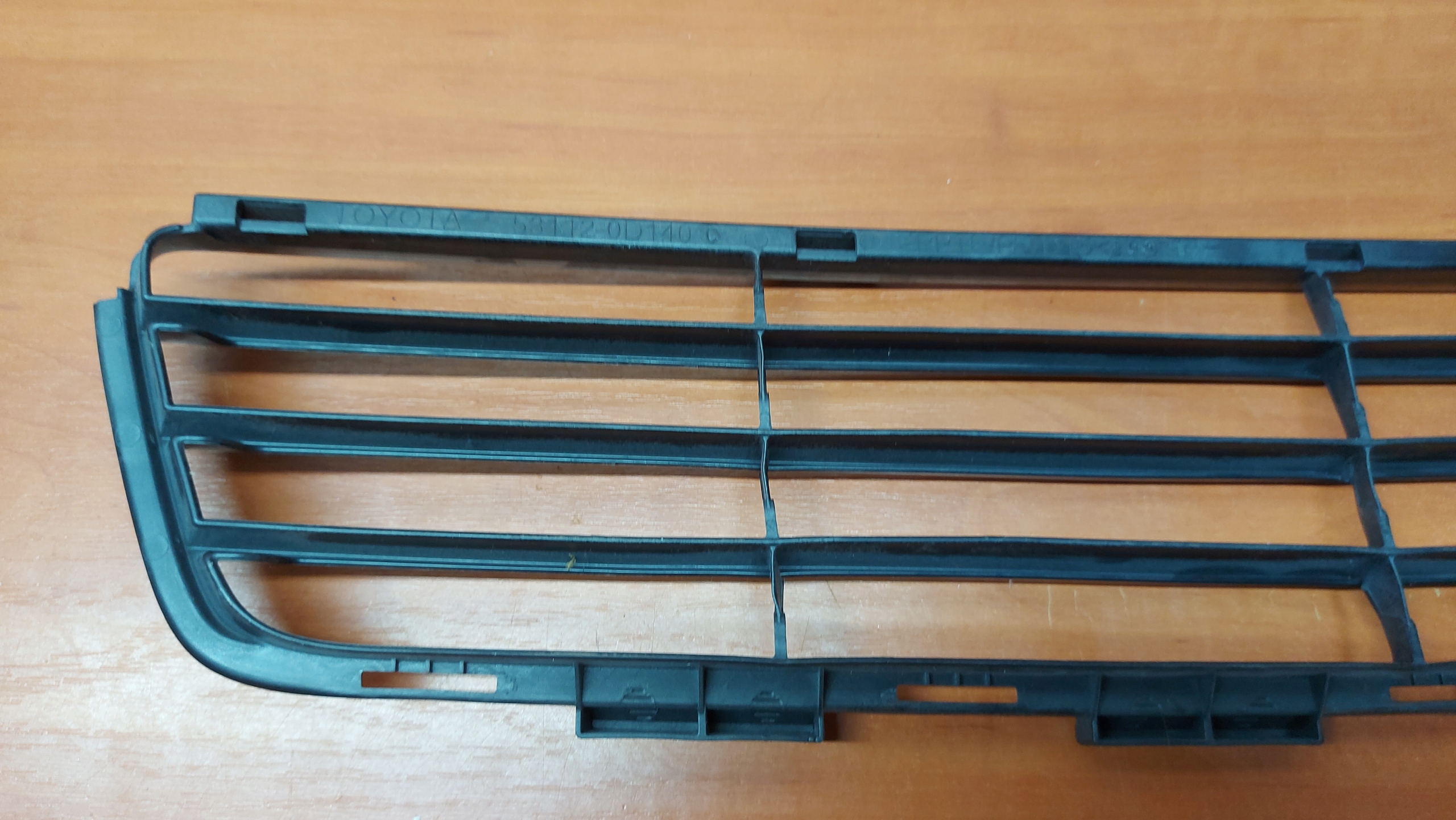 grid of a bumper central lower front front TOYOTA YARIS II 05-11