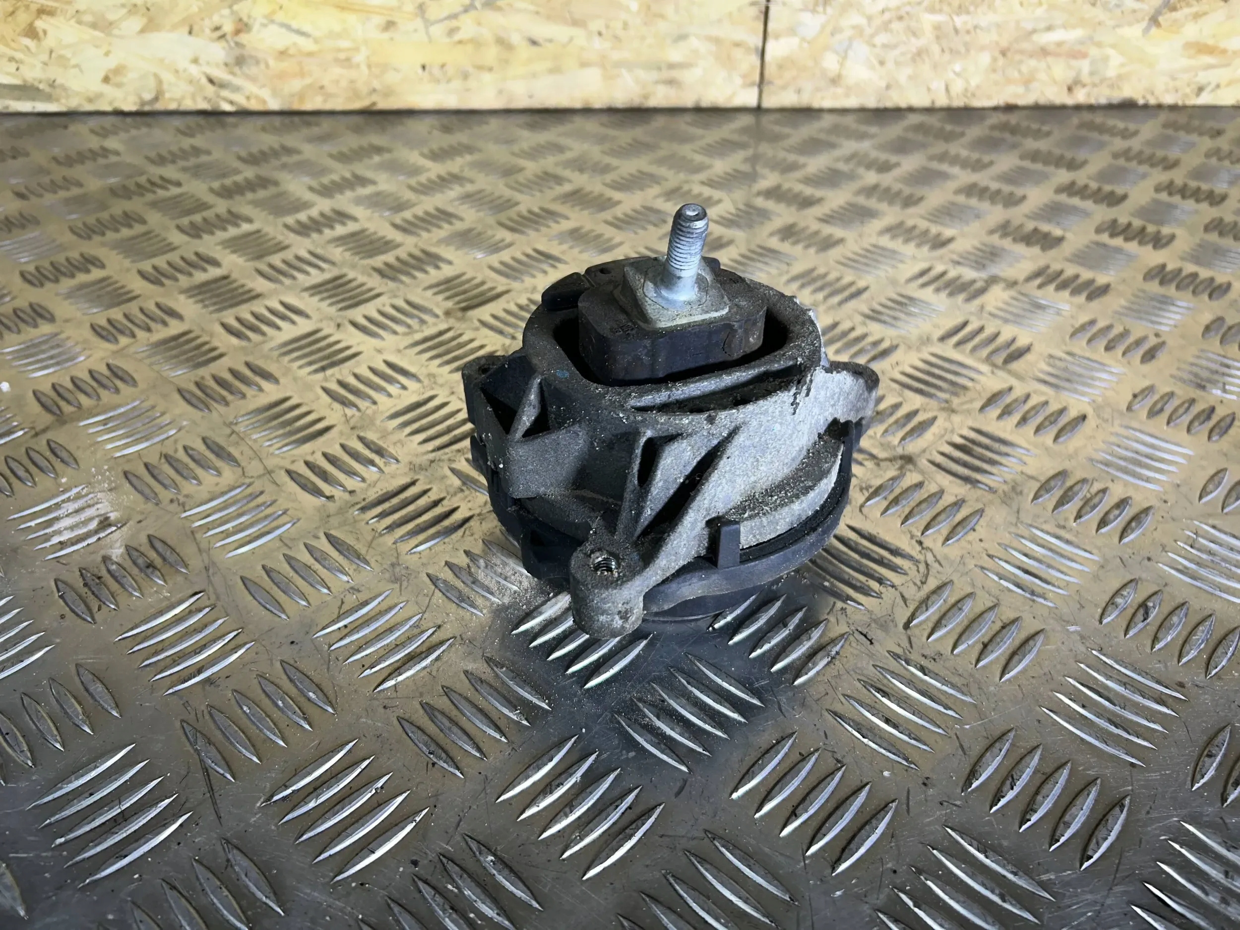 console / engine mount left BMW 4 F32 F33 2015 6787657