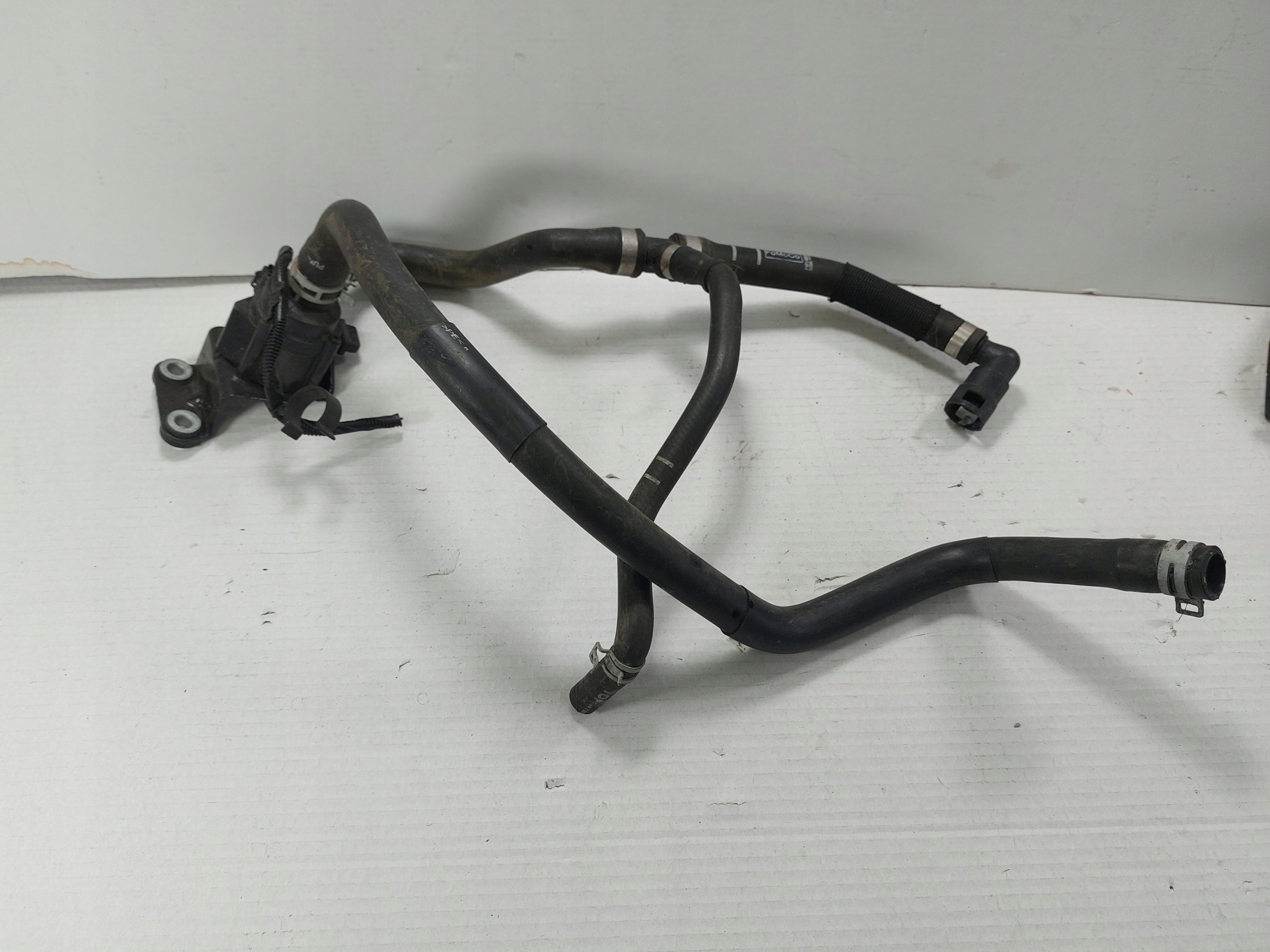 F1F1-8B504-DK - KUGA MK2 ДОДАТКОВИЙ ВОДЯНИЙ НАСОС 1.5 EB DS7G-8C419-CB