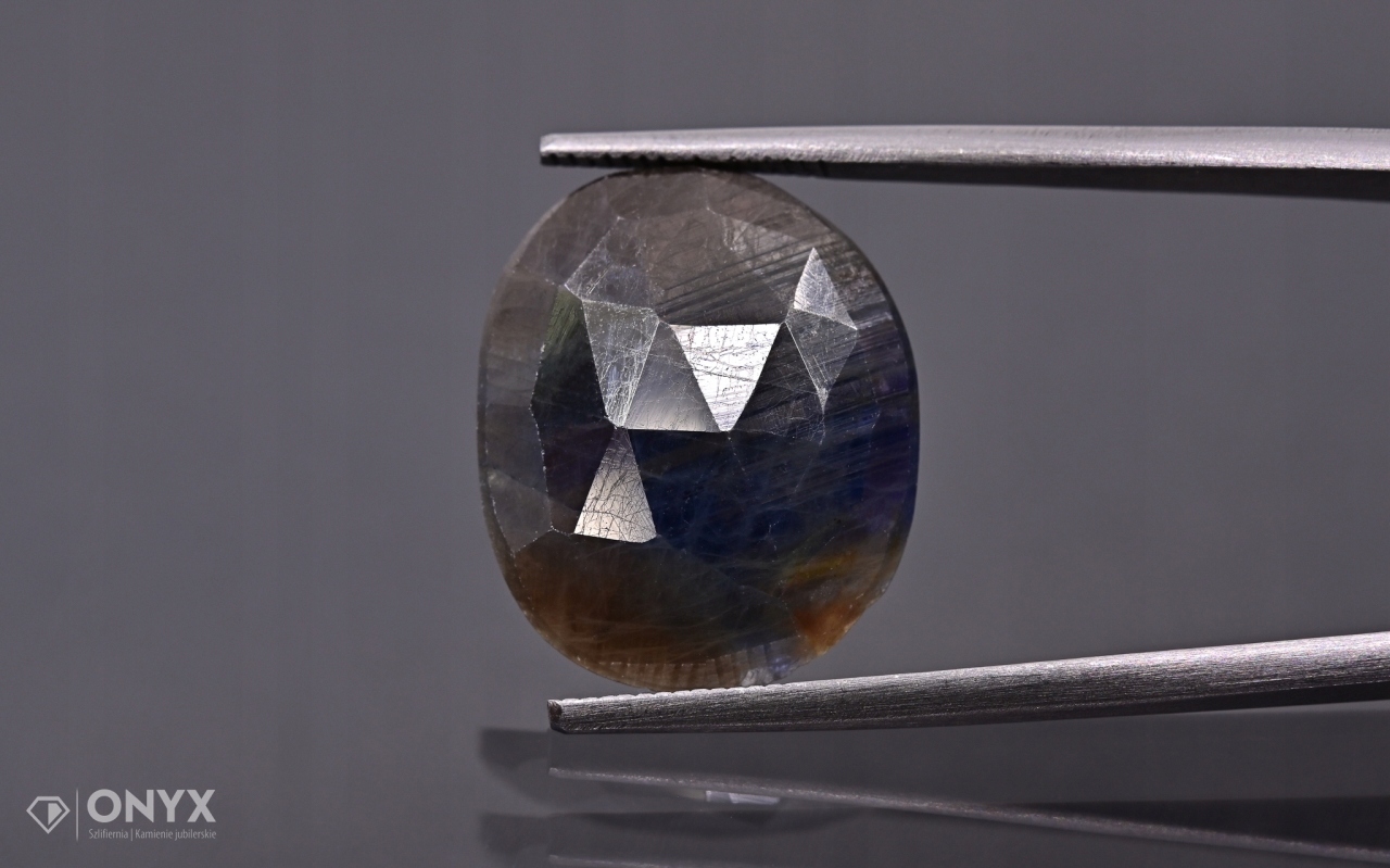Safír fasetovaná nepravidelná rozeta 18x15 mm
